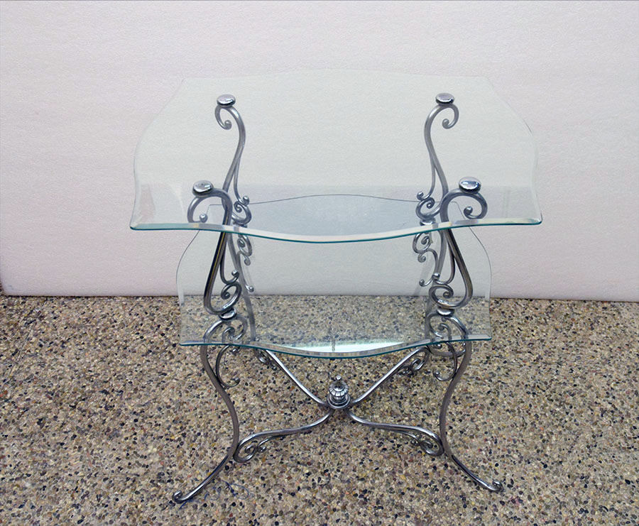 Table basse à deux niveaux du milieu du siècle en laiton et cristal chromés