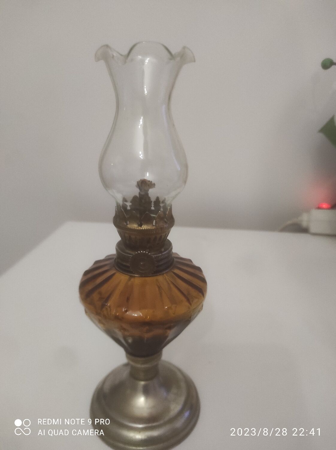 Oil lamp in bronze and crystal