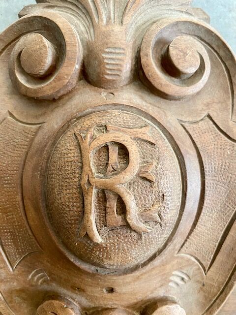 Monogrammed architectural element RE