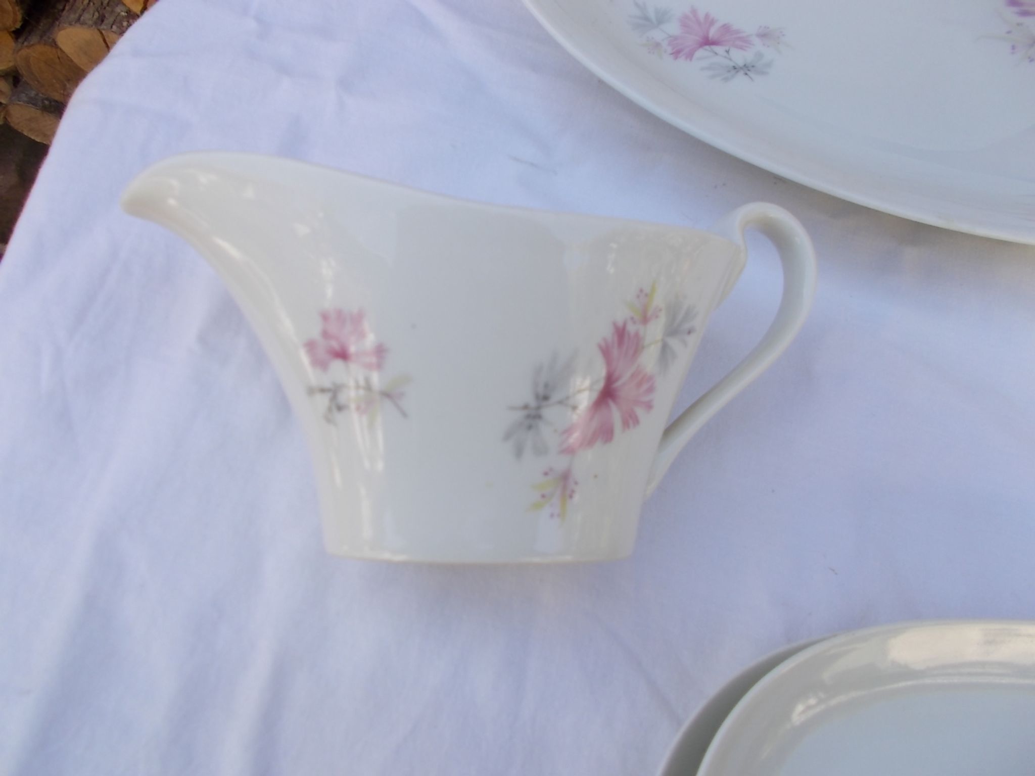 Ceramic service with 5 dishes