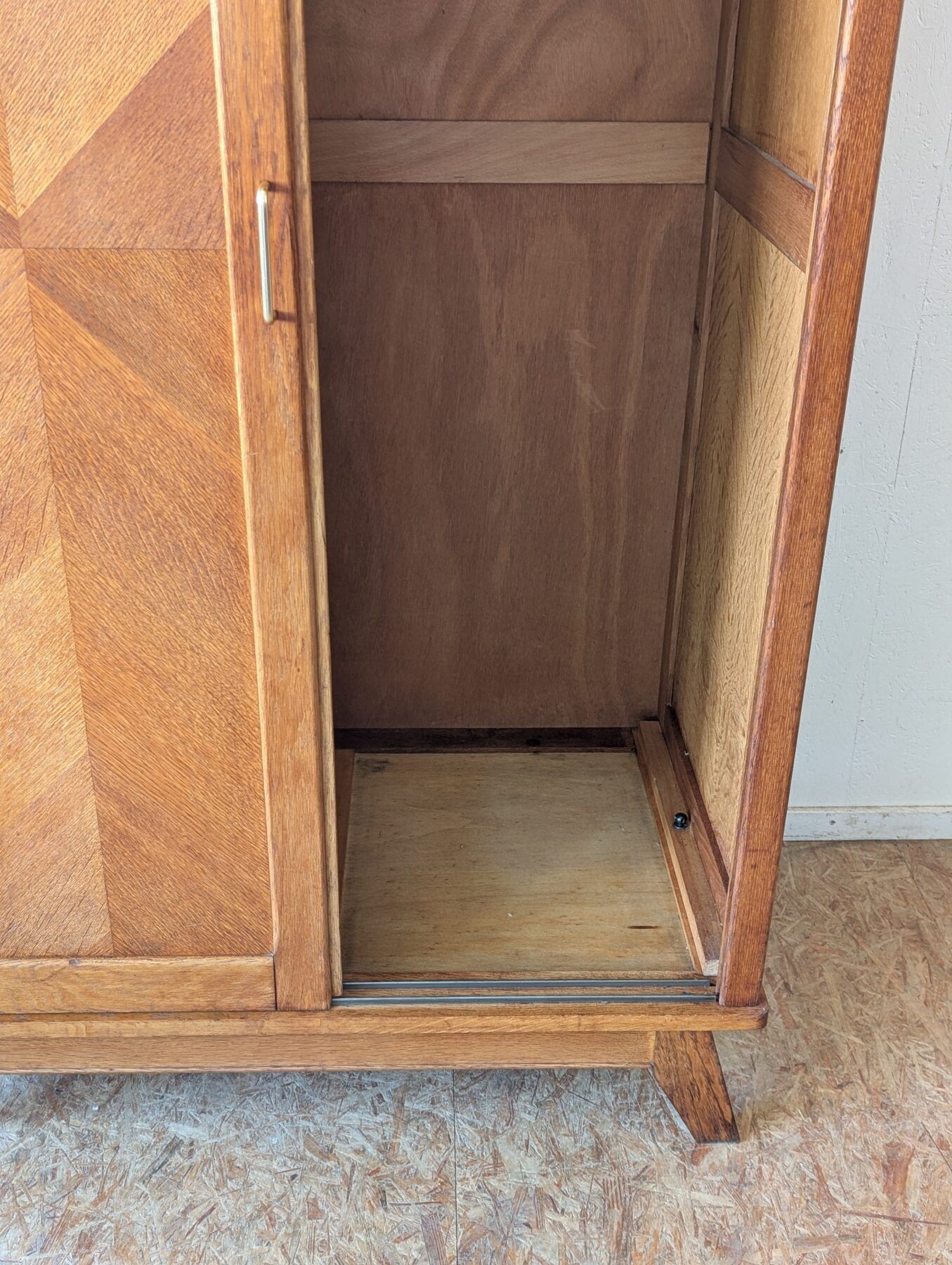 Small oak wardrobe from the 1960s.