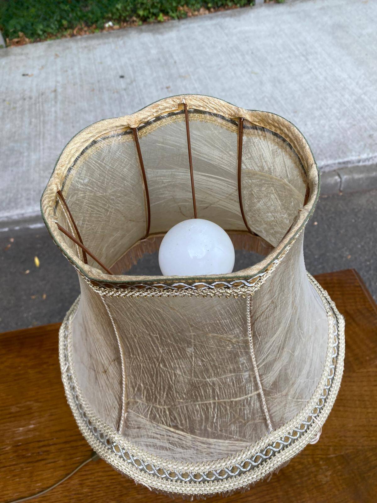 Lampe à poser vintage en bois tourné et sculpté 1950