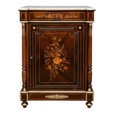 Commode de style Napoléon III avec marqueterie, montures en bronze doré et plateau en marbre