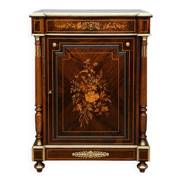Commode de style Napoléon III avec marqueterie, montures en bronze doré et plateau en marbre