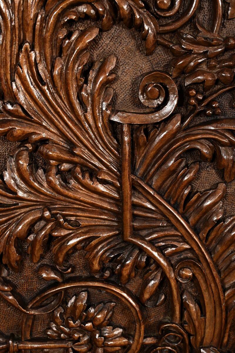 Oratory in solid walnut, Neo-Gothic Renaissance style – Late 19th century