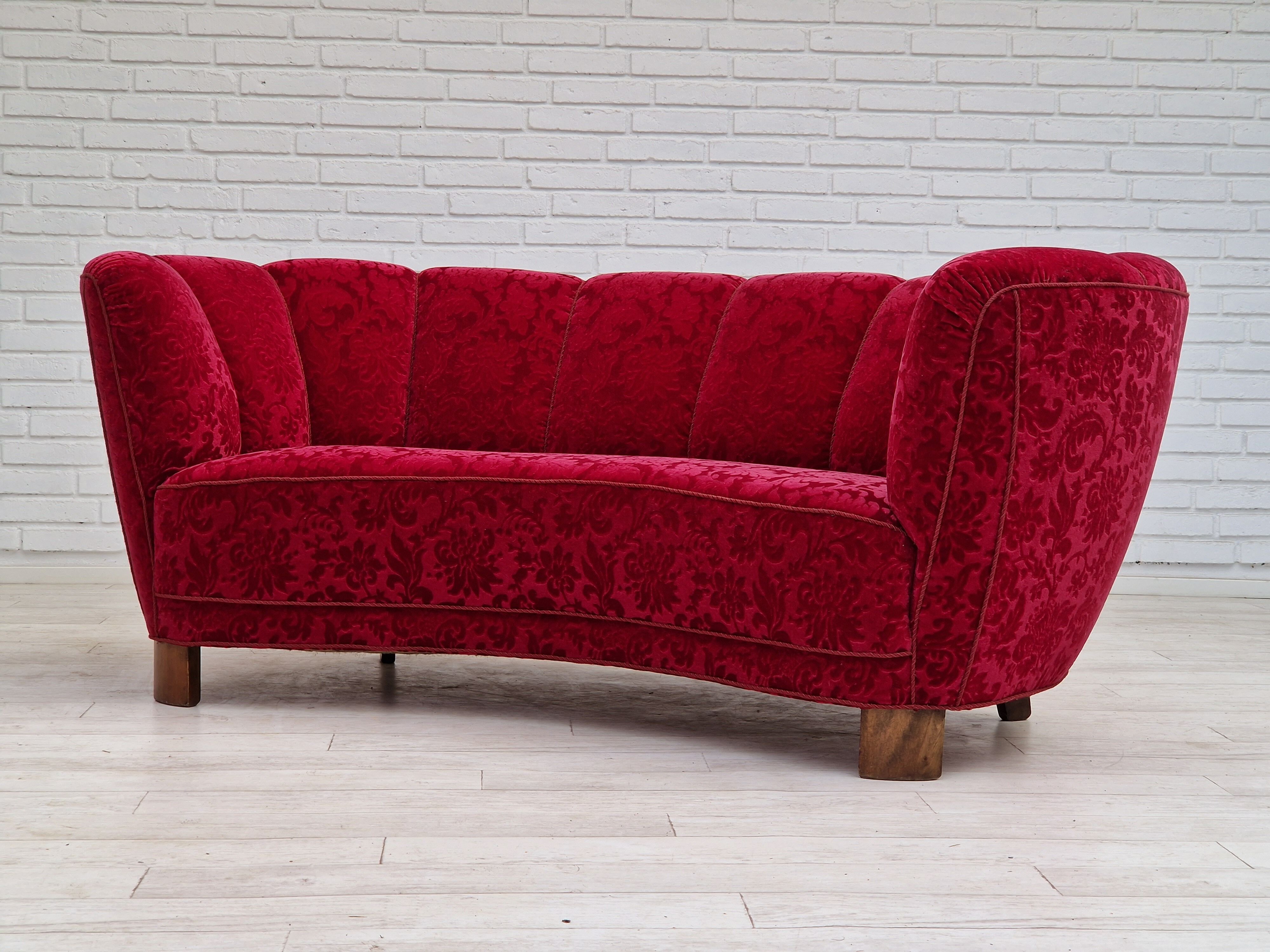 Années 1960, canapé danois vintage 3 places « Banana », original très bon état.