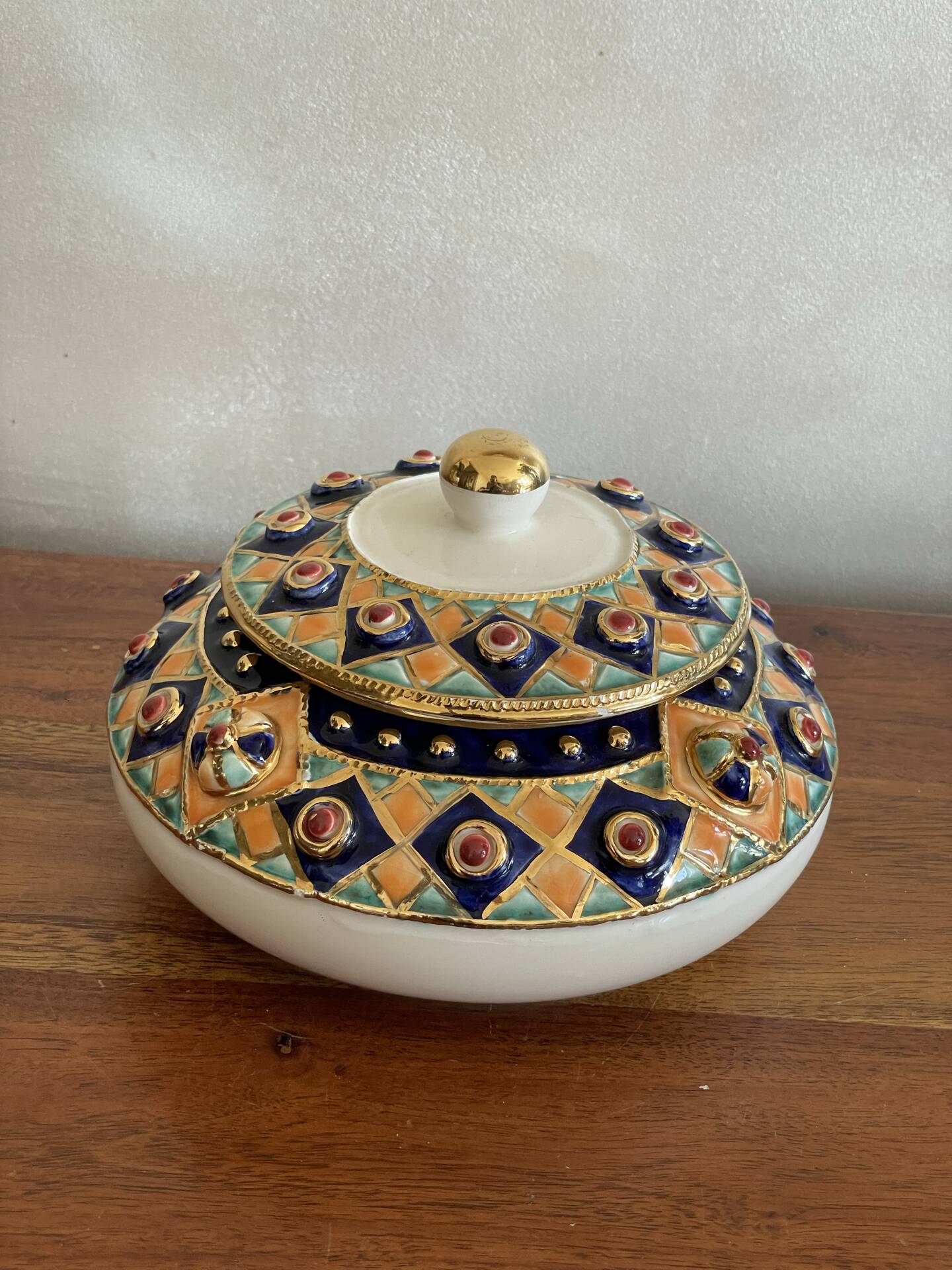 Ceramic bonbonnière