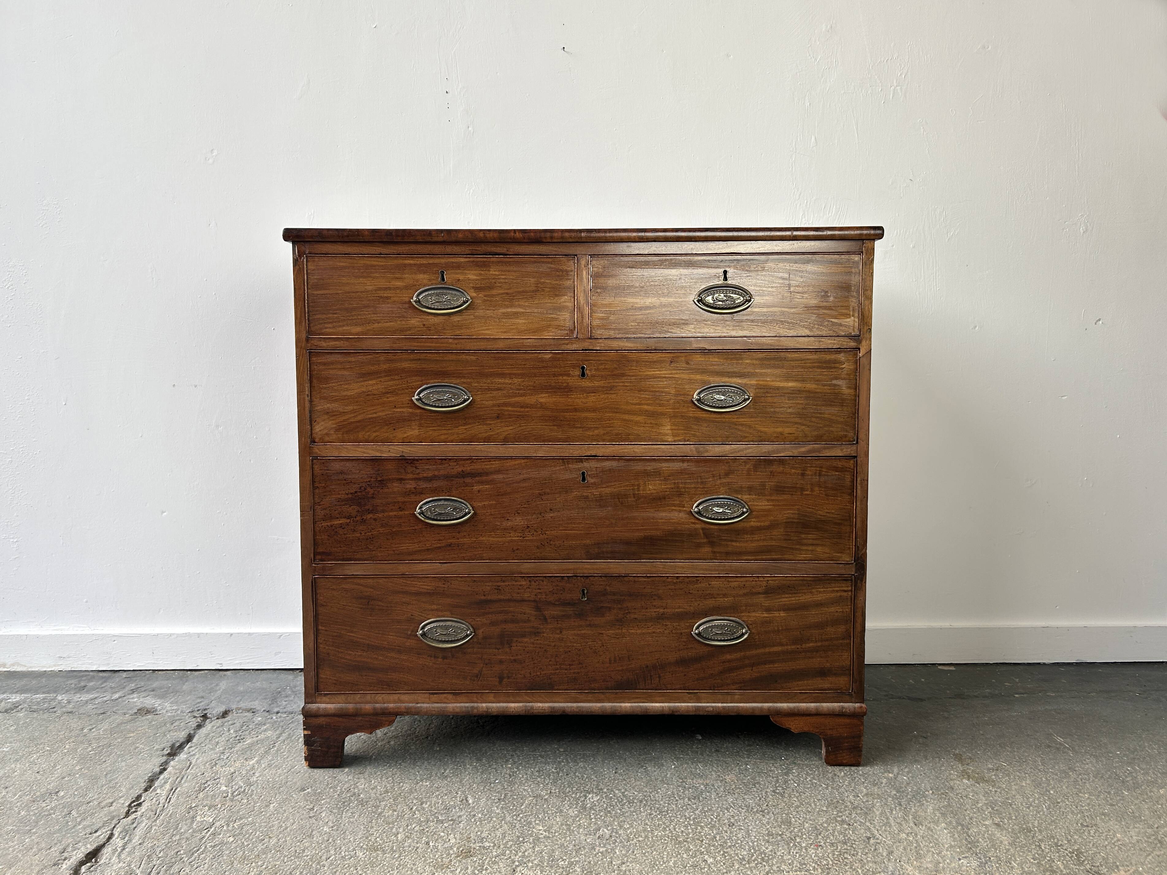 Antique early Victorian 1840–1860 large mahogany chest of drawers