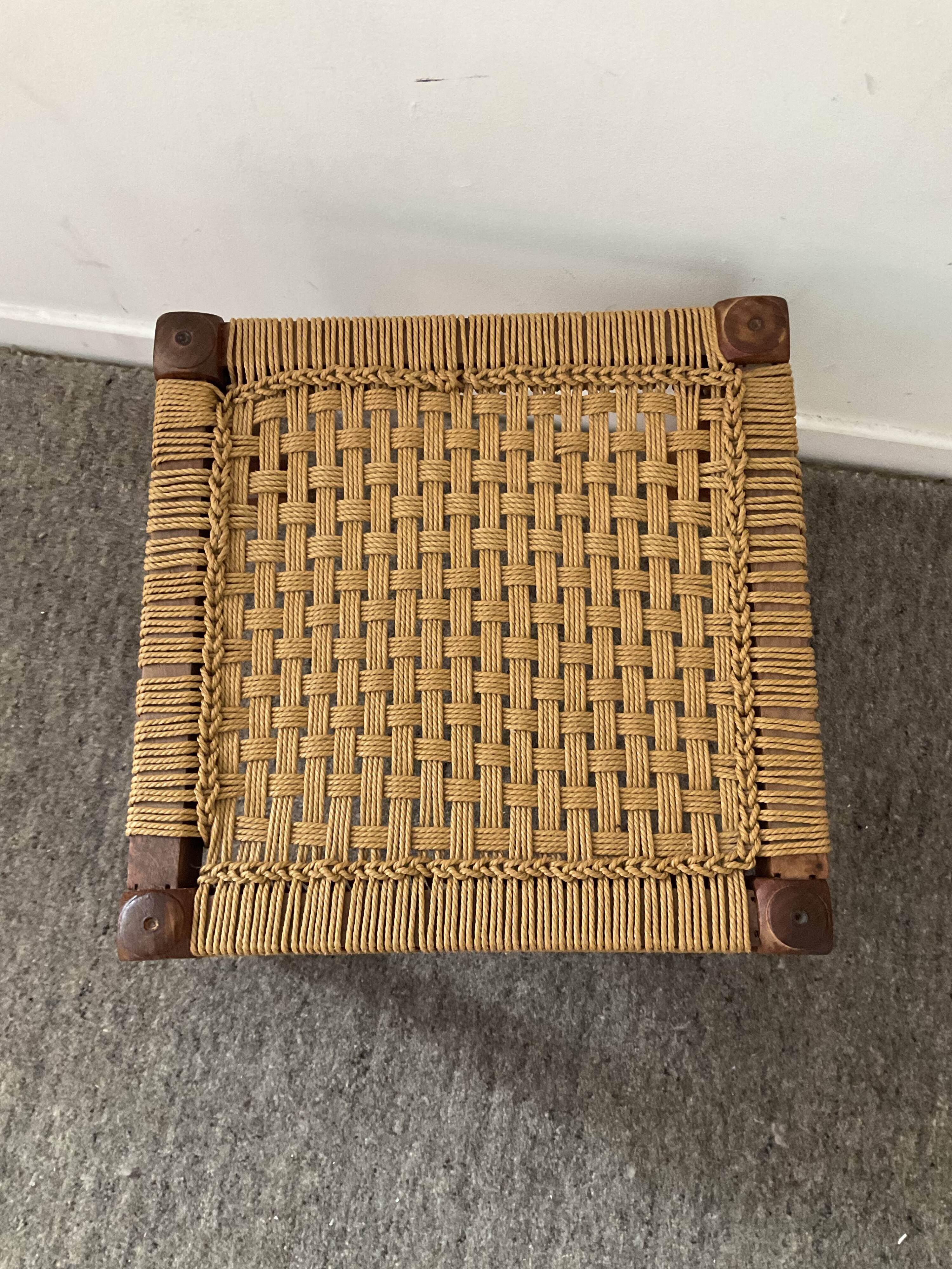 Scandinavian ottoman footrest in wood and rope 70s