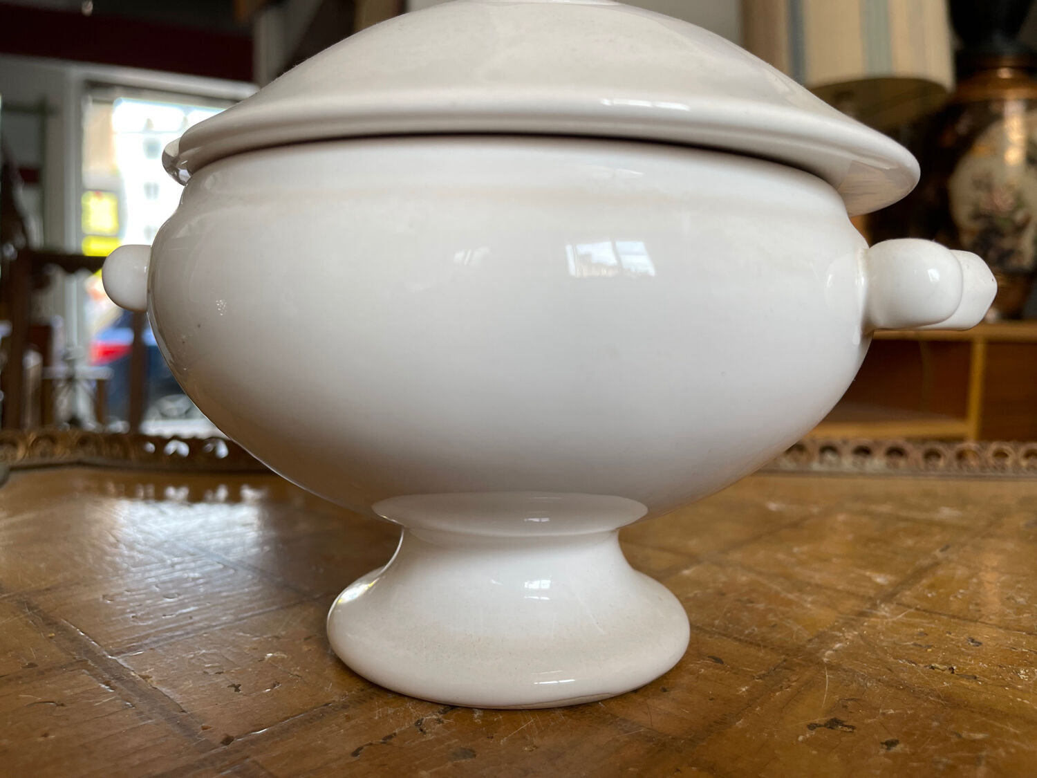 White porcelain candy box