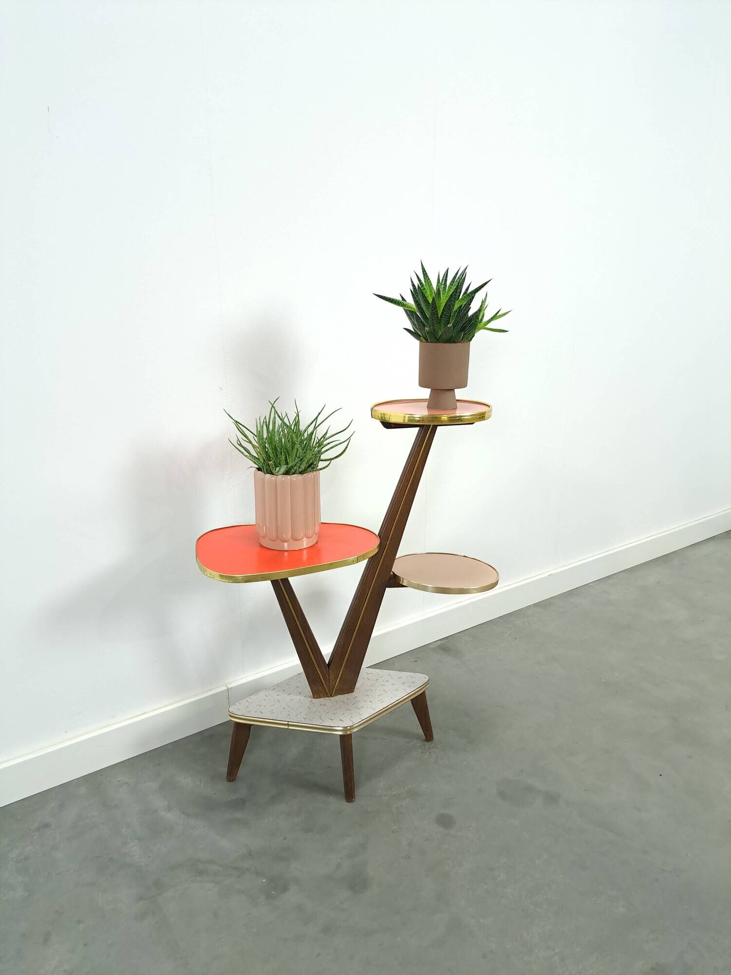 Hoge vintage plantentafel met messing en formica, plantenrek