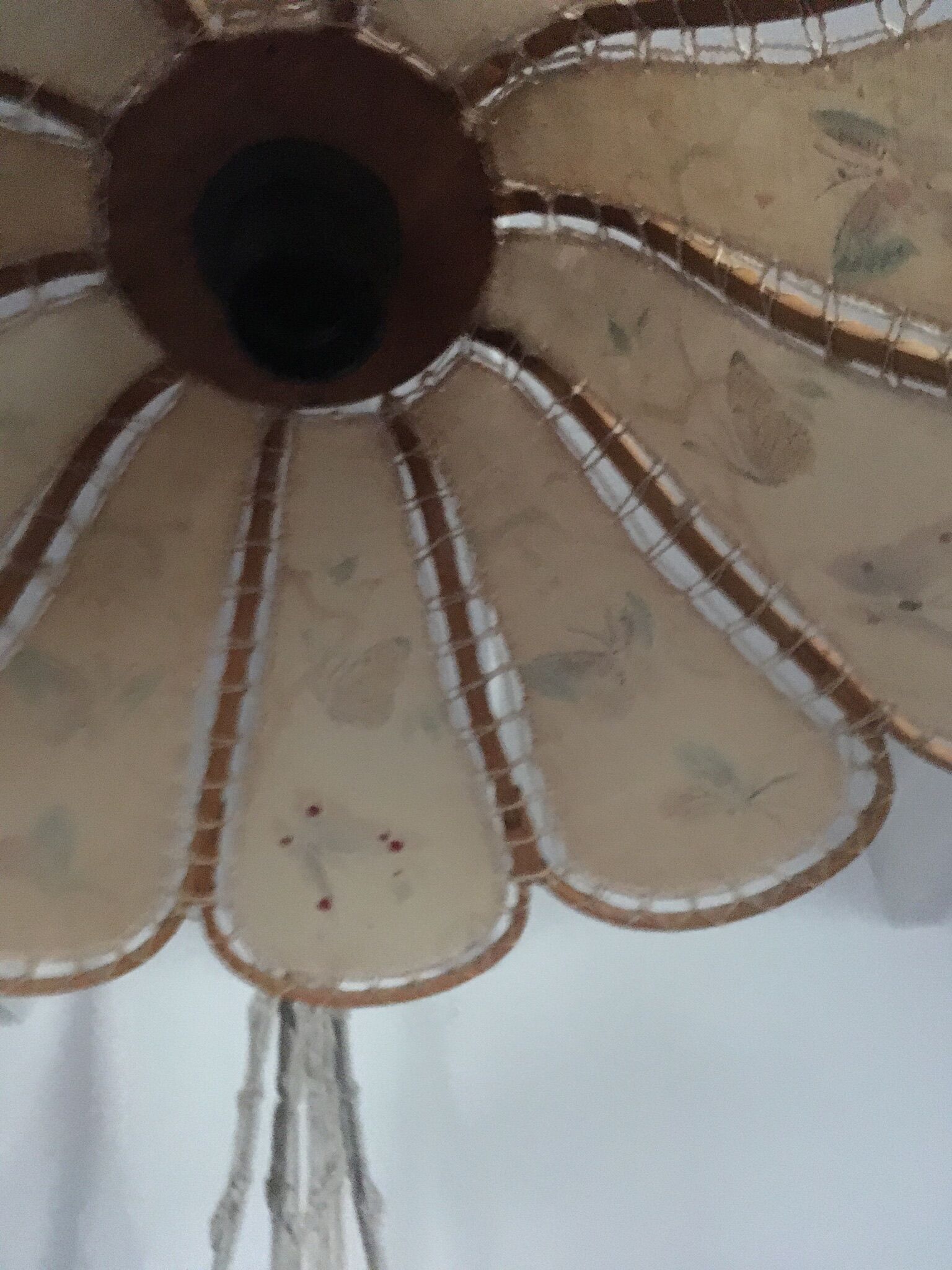 Suspension flower fabric and wood.