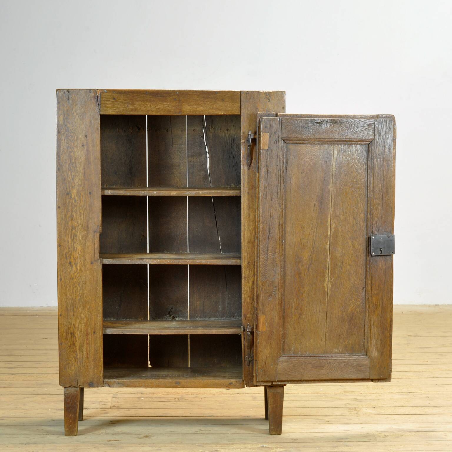 Antique oak cabinet, circa 1820