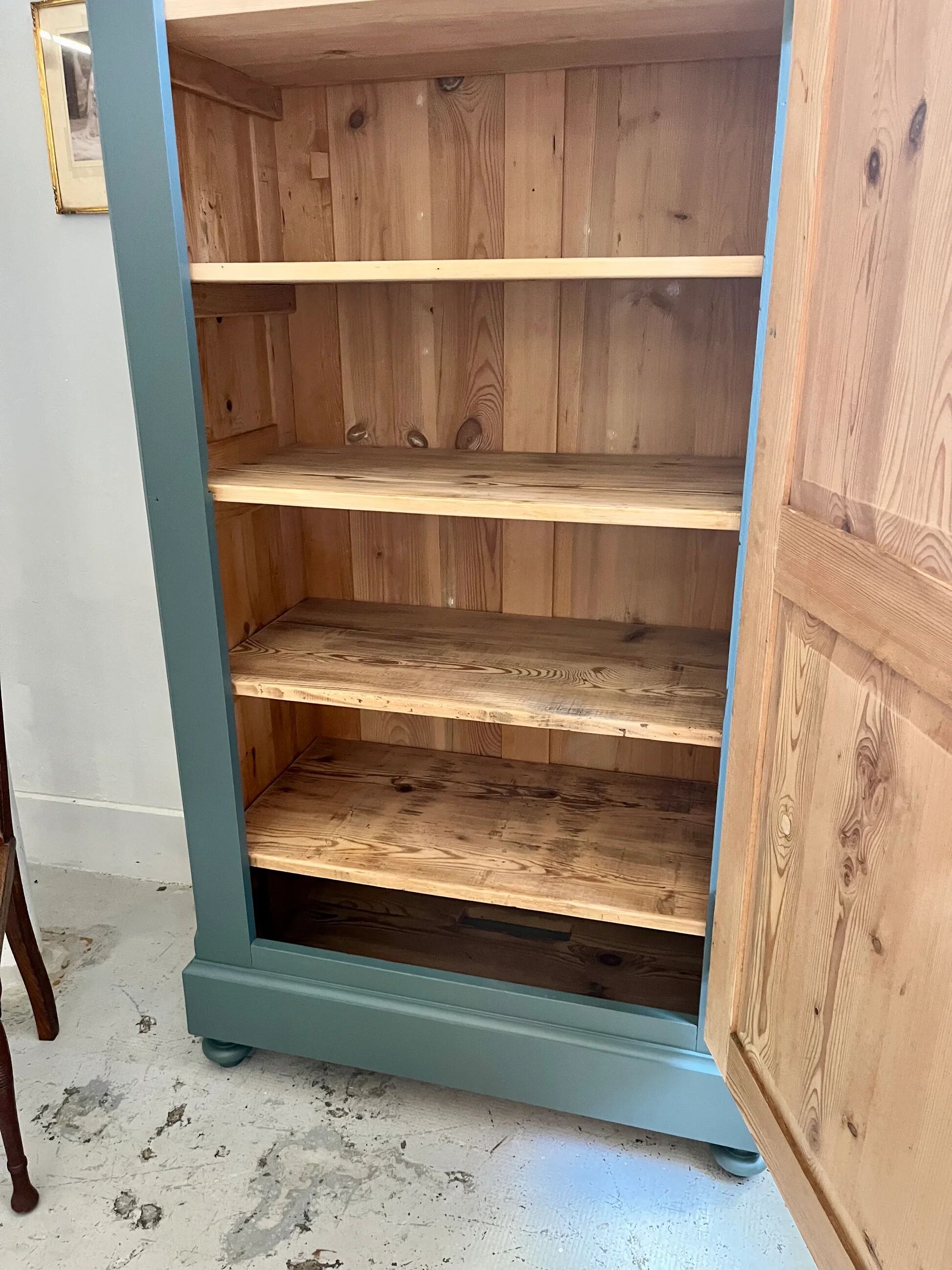 Antique bonnetière/wardrobe with one door