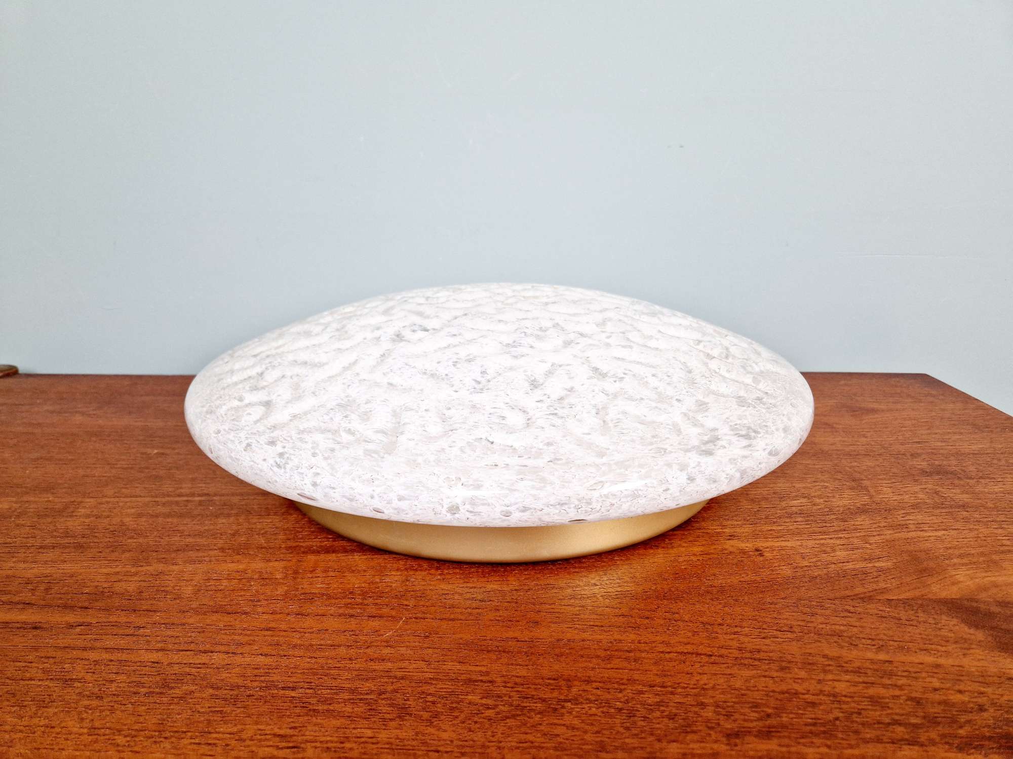 Grand plafonnier en verre glacé (diam 45cm), Doria, 1970