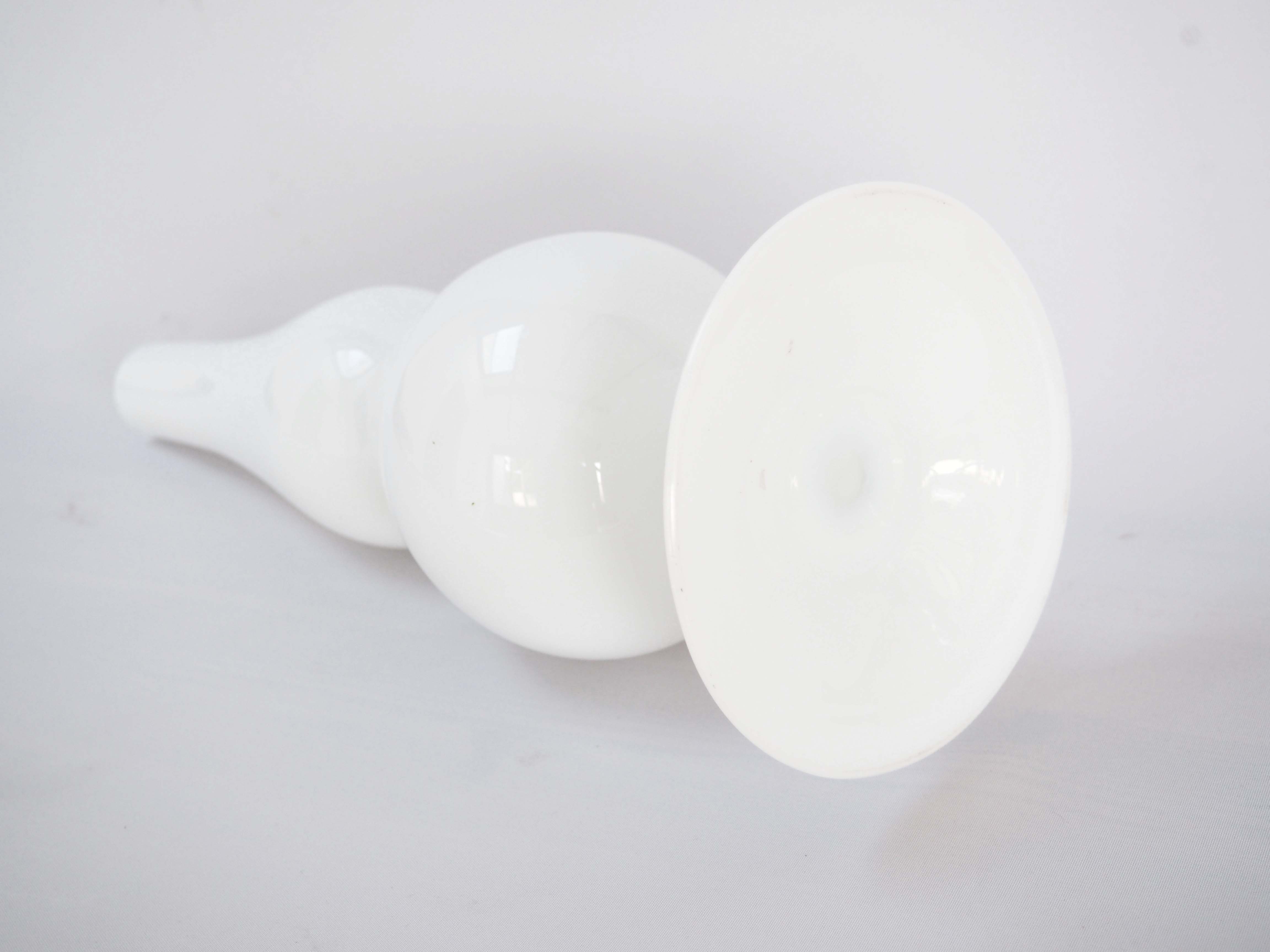 Vase haut opaline blanche