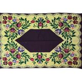 Tapis jaune fait à la main avec de délicates fleurs colorées 198x131 cm