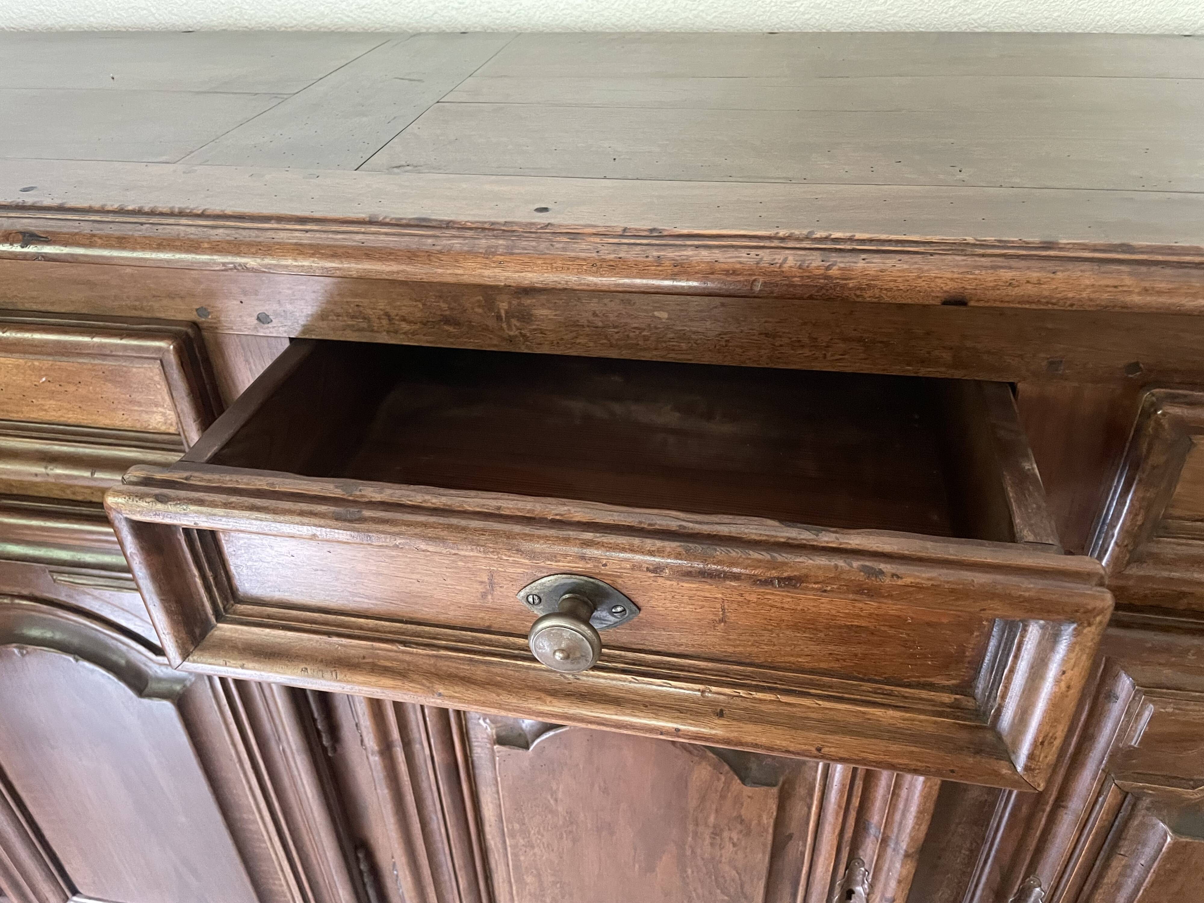 Classic buffet, solid oak in good condition.