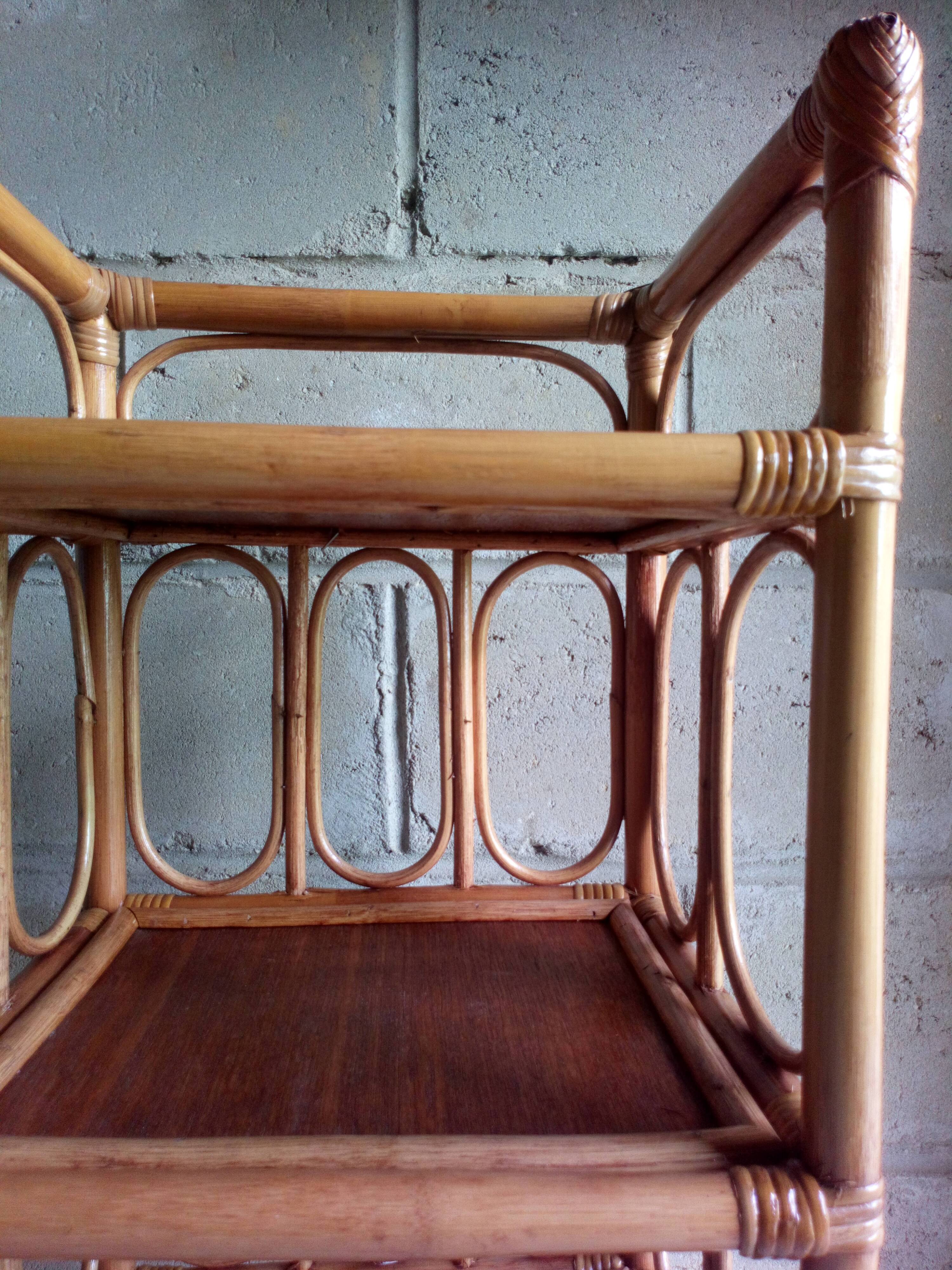 Shelf selette on wooden feet and vintage rattan