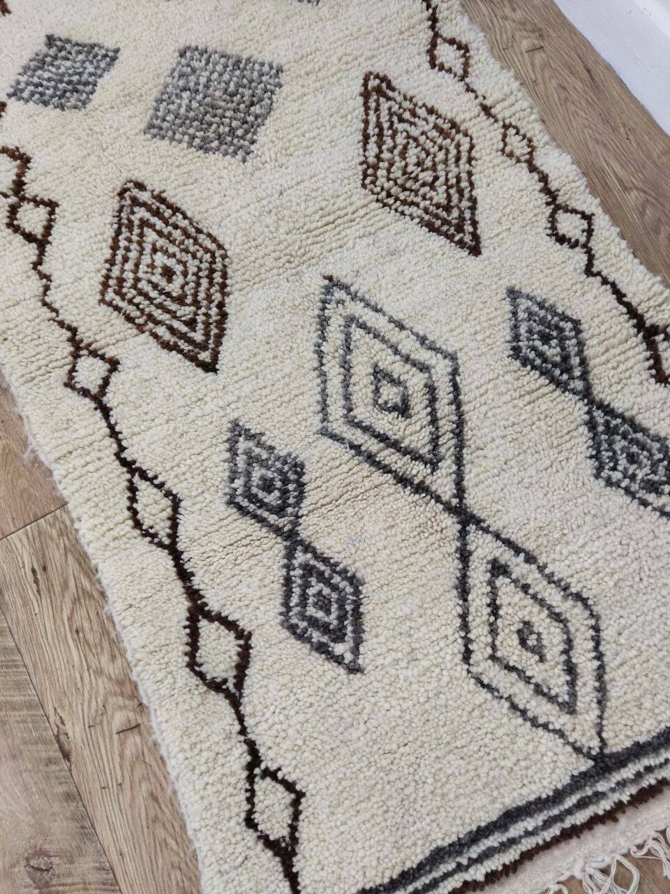 Handcrafted moroccan berber rug 172 x 87 cm