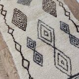 Handcrafted moroccan berber rug 172 x 87 cm