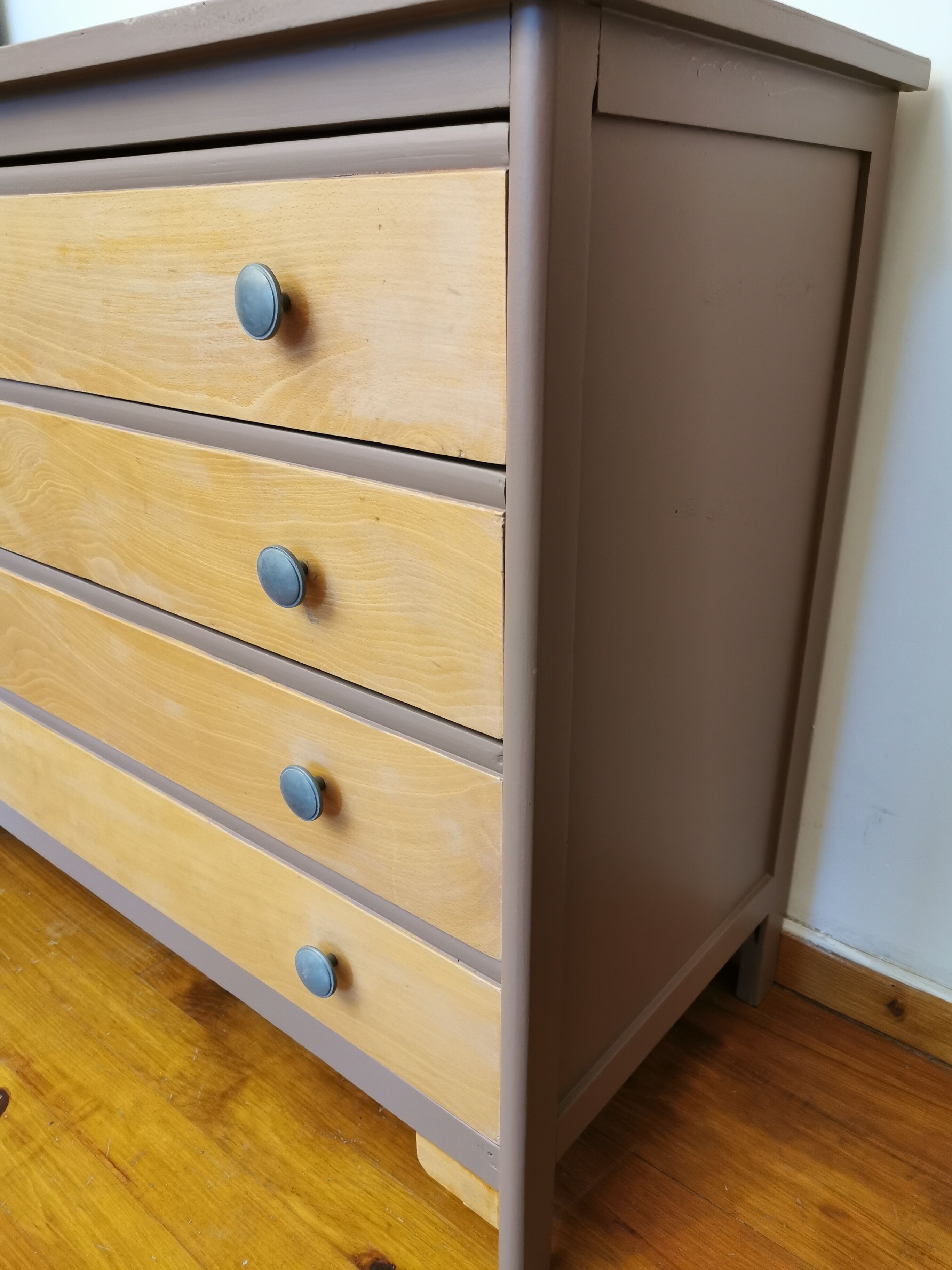 Vintage wooden dresser 4 straight-footed drawers