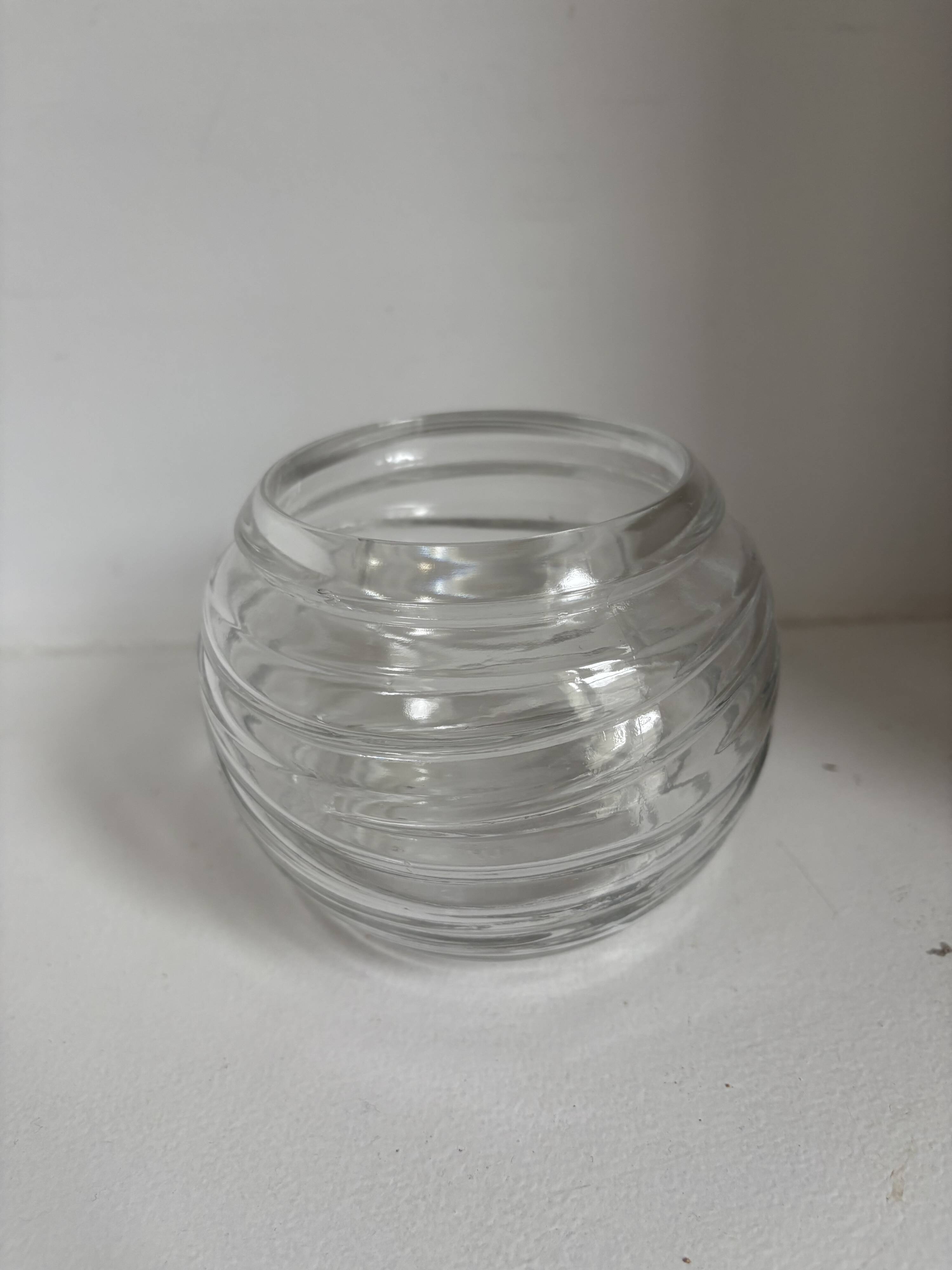 Set of 16 decorative items