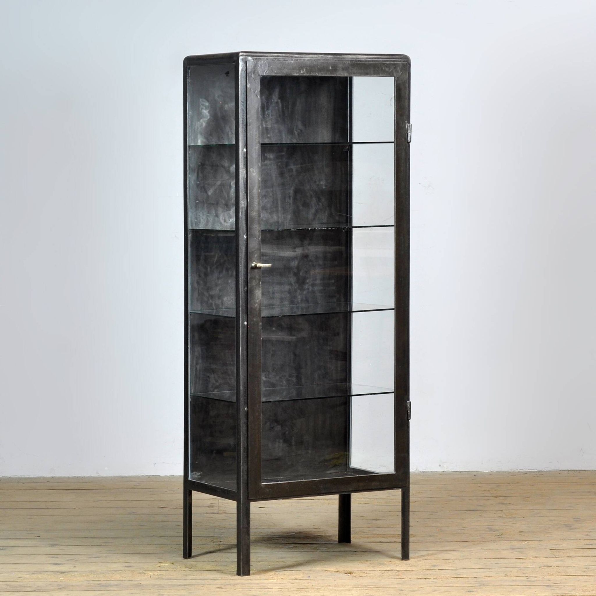 Cabinet de médecine en fer poli, années 1920