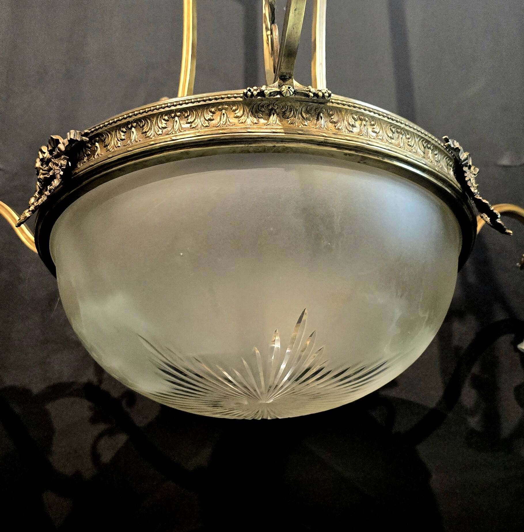 Gilt bronze and frosted glass chandelier – Louis XVI style
