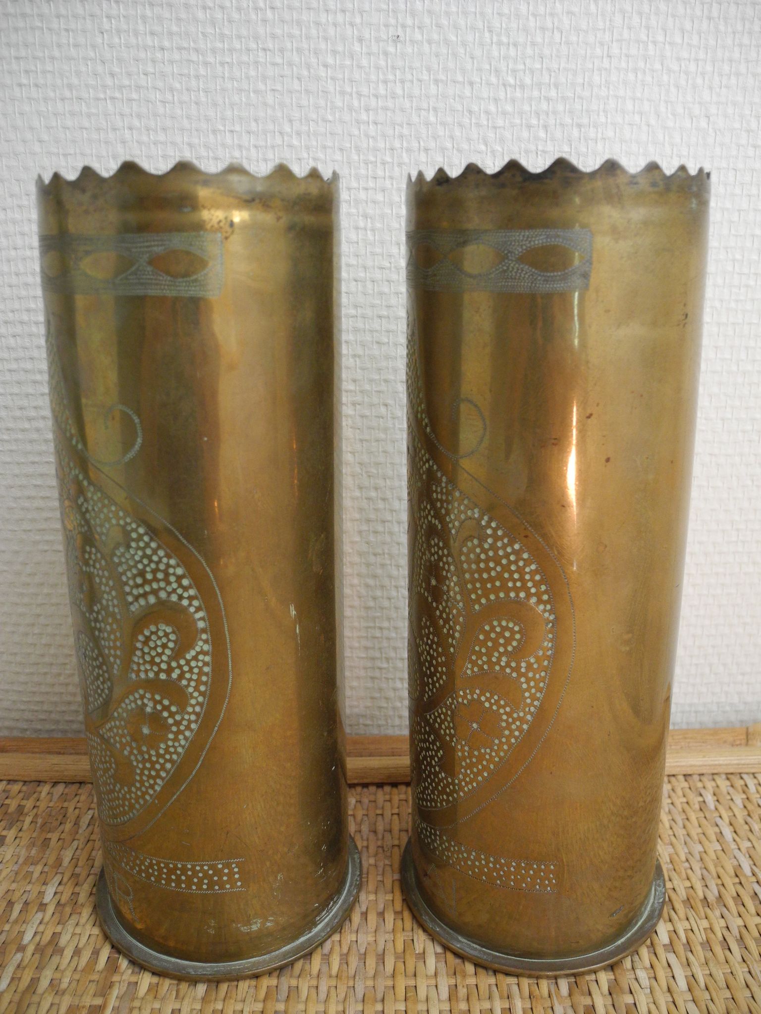 Paire vases douilles gravées art tranchées ww1 trench art