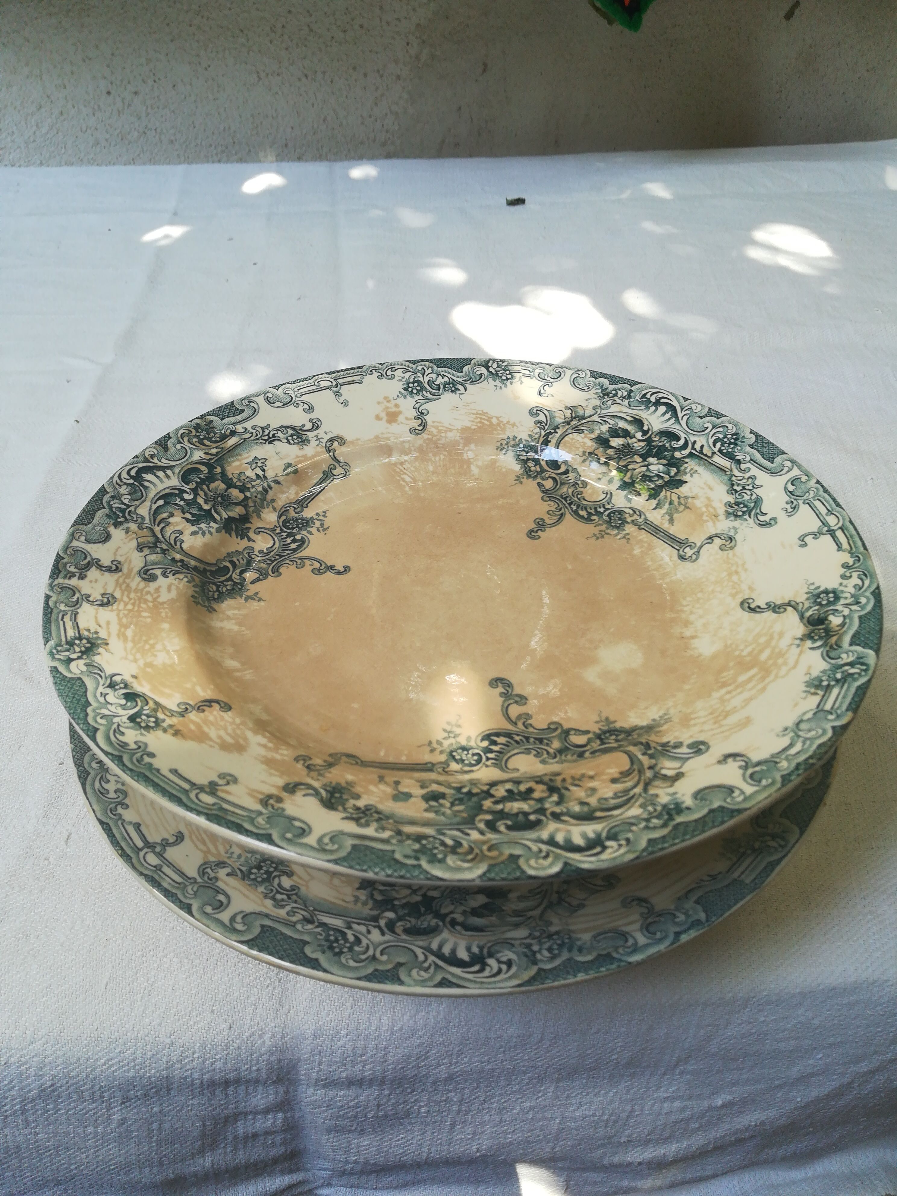 Iron earthenware plates