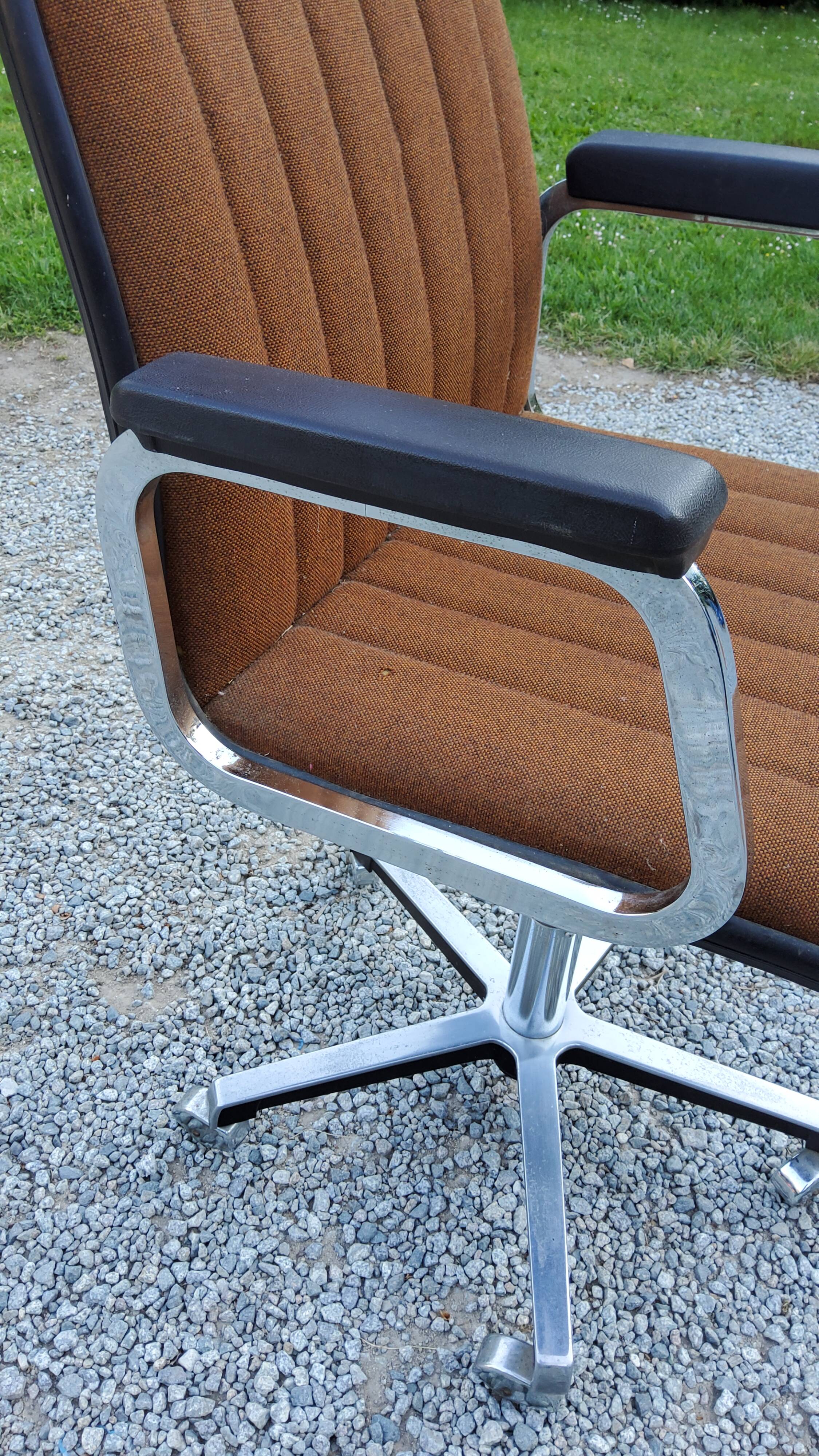 70s swivel office chair and adjustable height