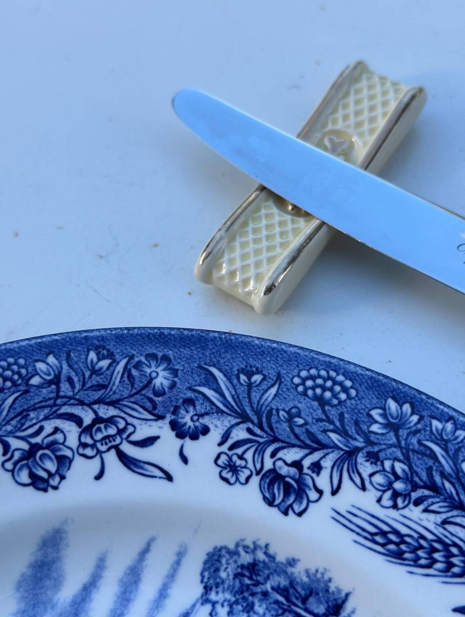 Porte-couteaux Vintage en Céramique Crème et O