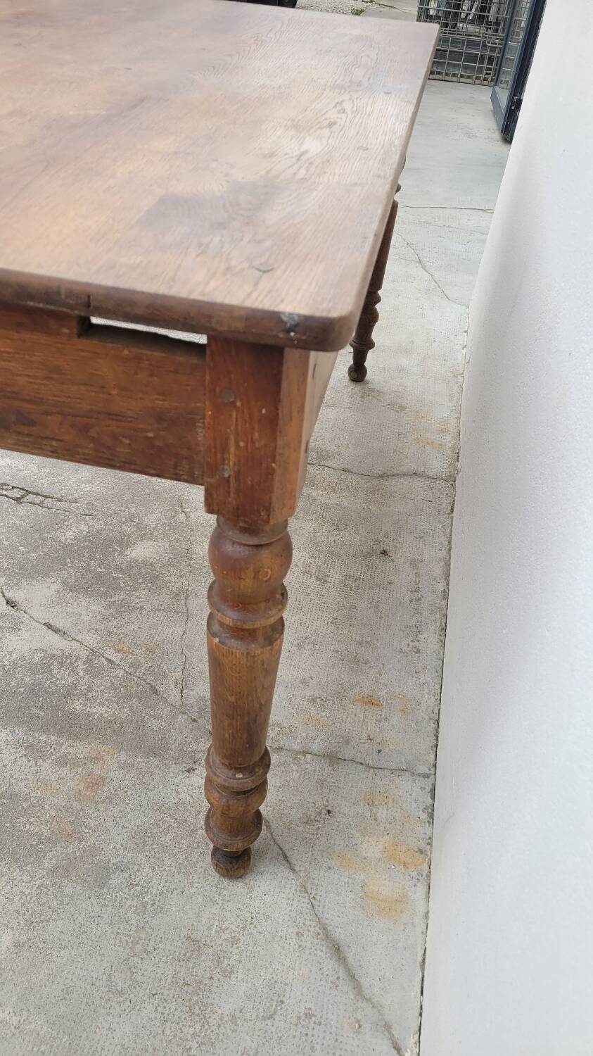 Rustic farm table in solid oak, Louis Philippe legs, 19th century - 1m40