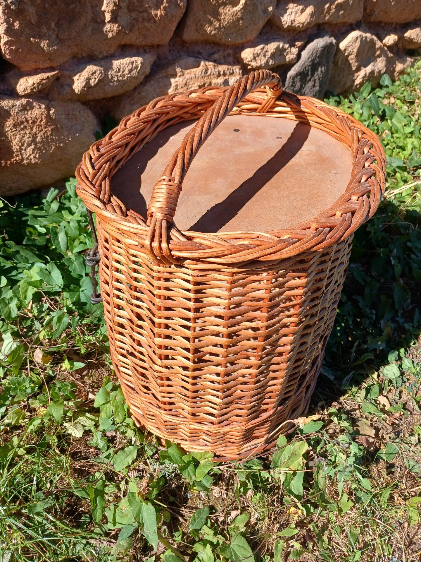 Panier ancien/ porte bouteilles
