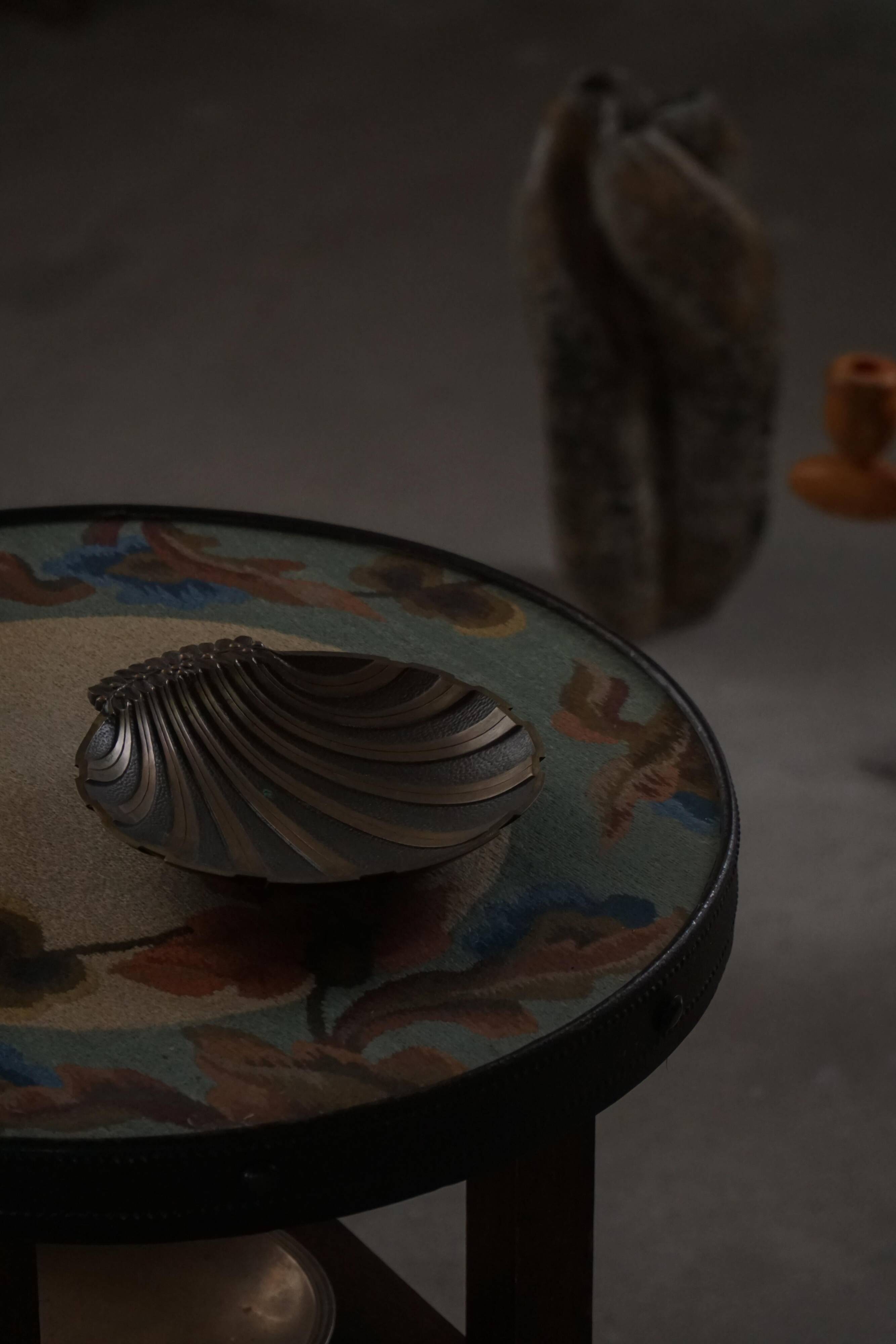 Danish Art Deco decorative shell bowl in bronze, 1930s–1940s.