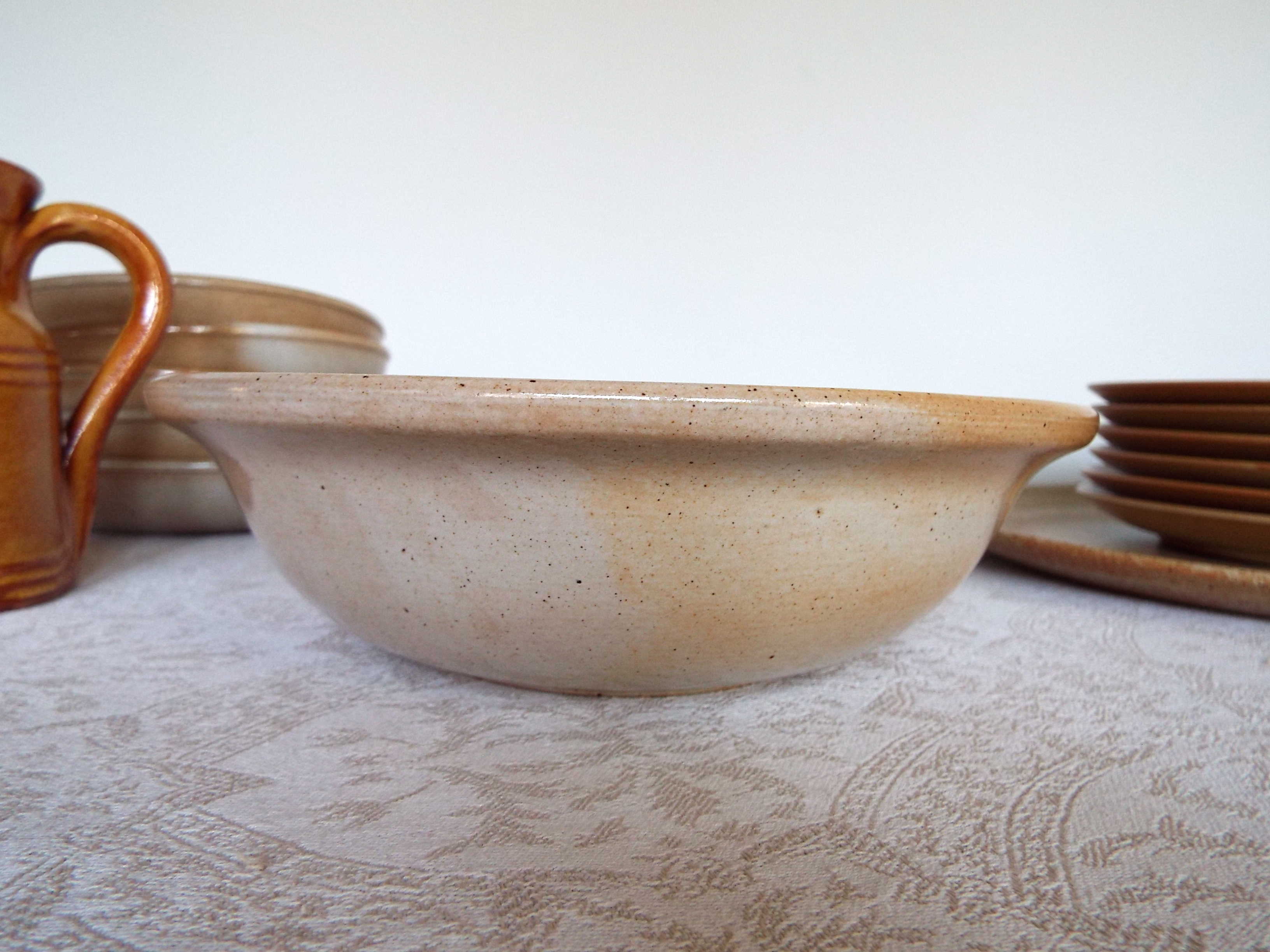 Hollow round dish Gres du Marais