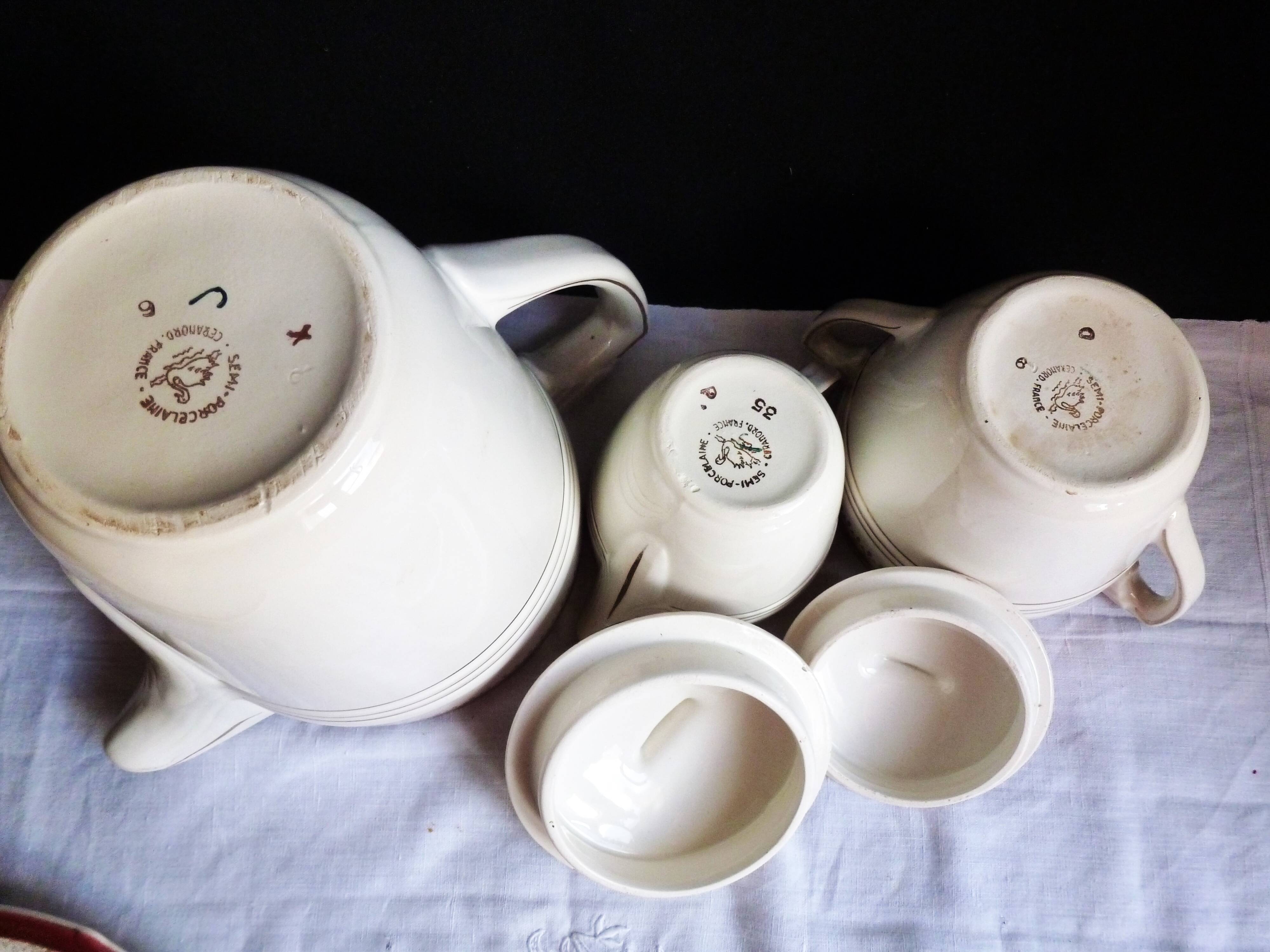 1920s coffee service Céranord from Saint-Amand, 24 pieces.
