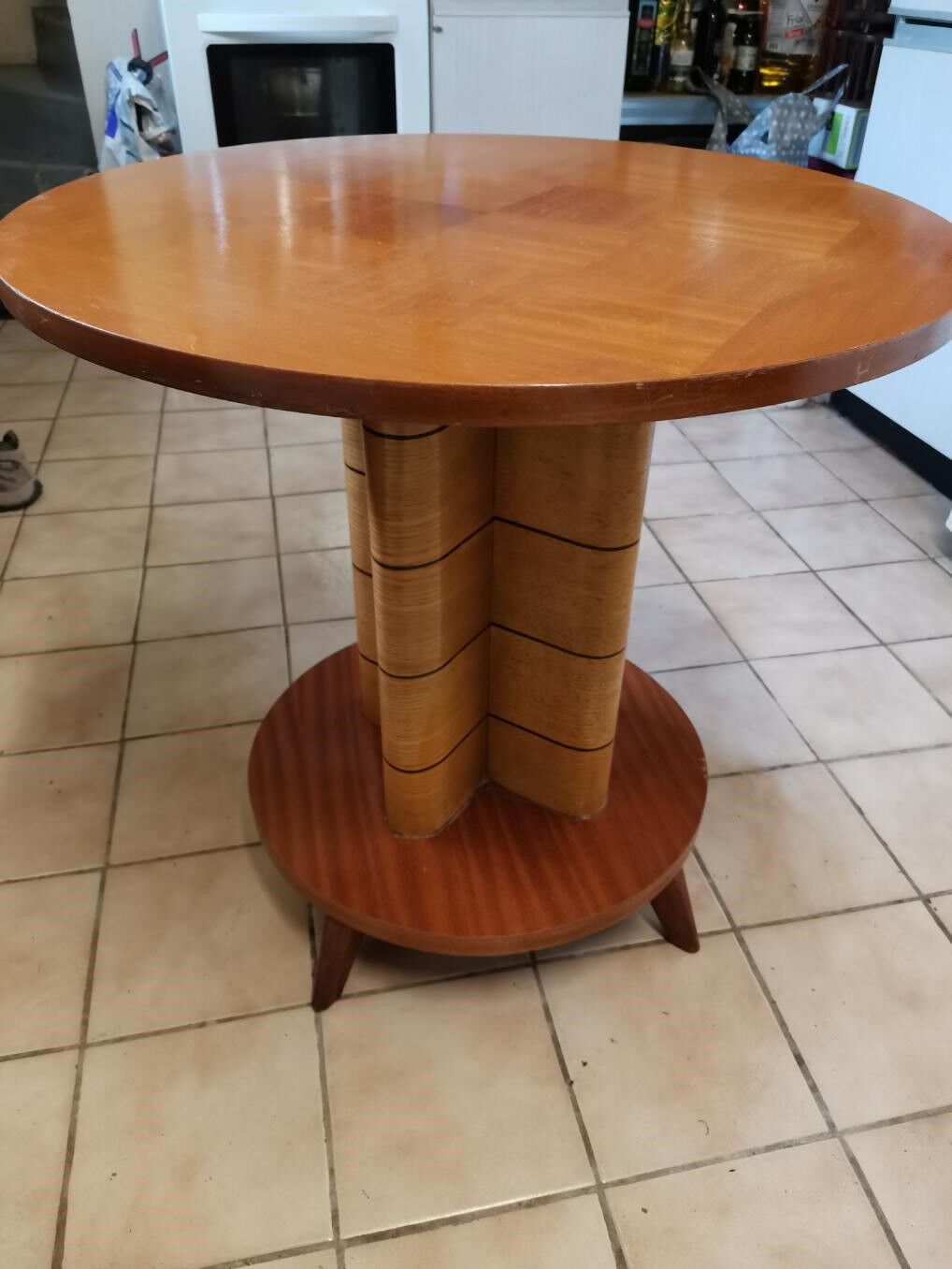 Healing in oak veneer 70 years