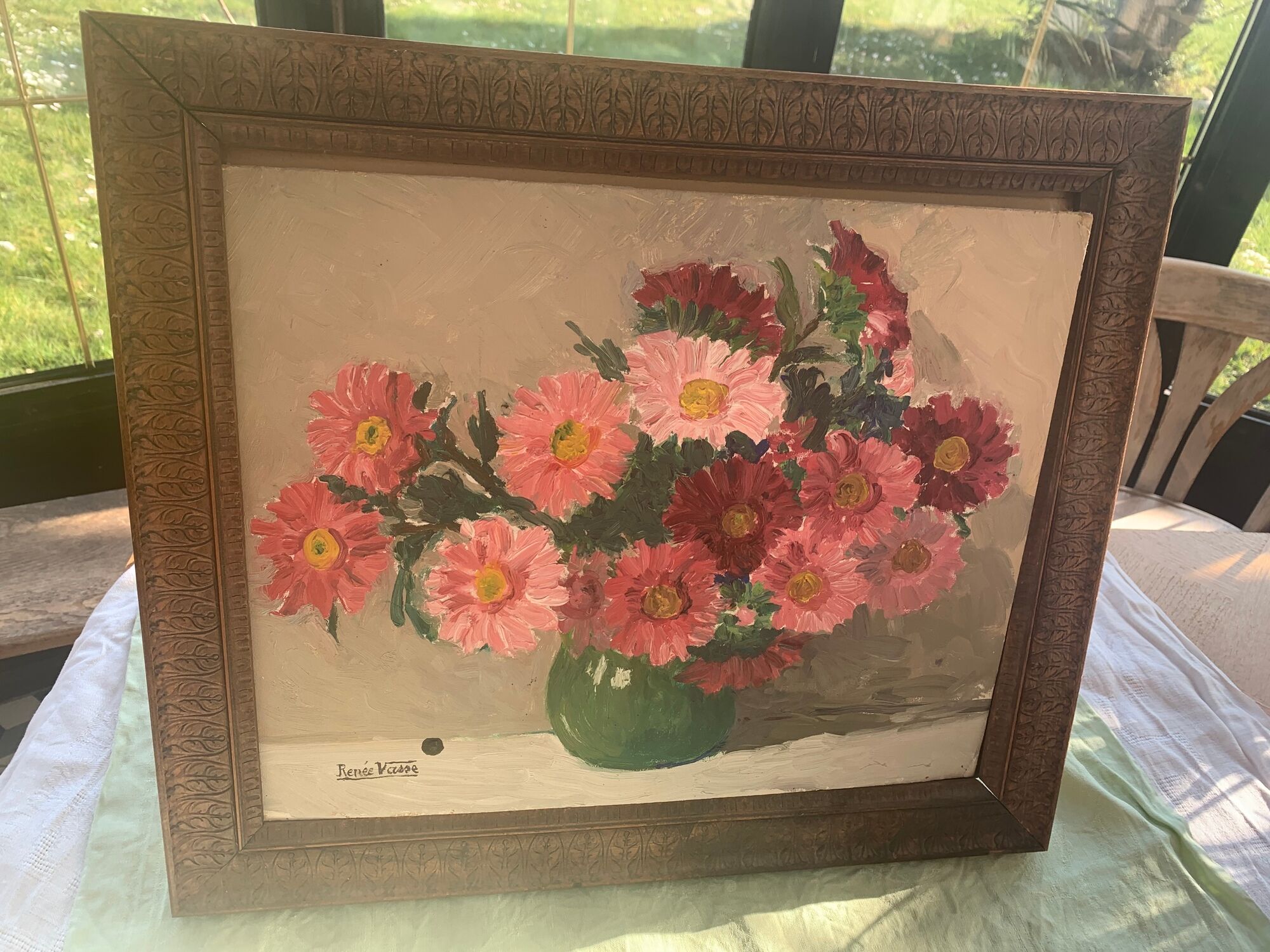 Painting the bouquet of Daisies signed Renée VAsse, old frame