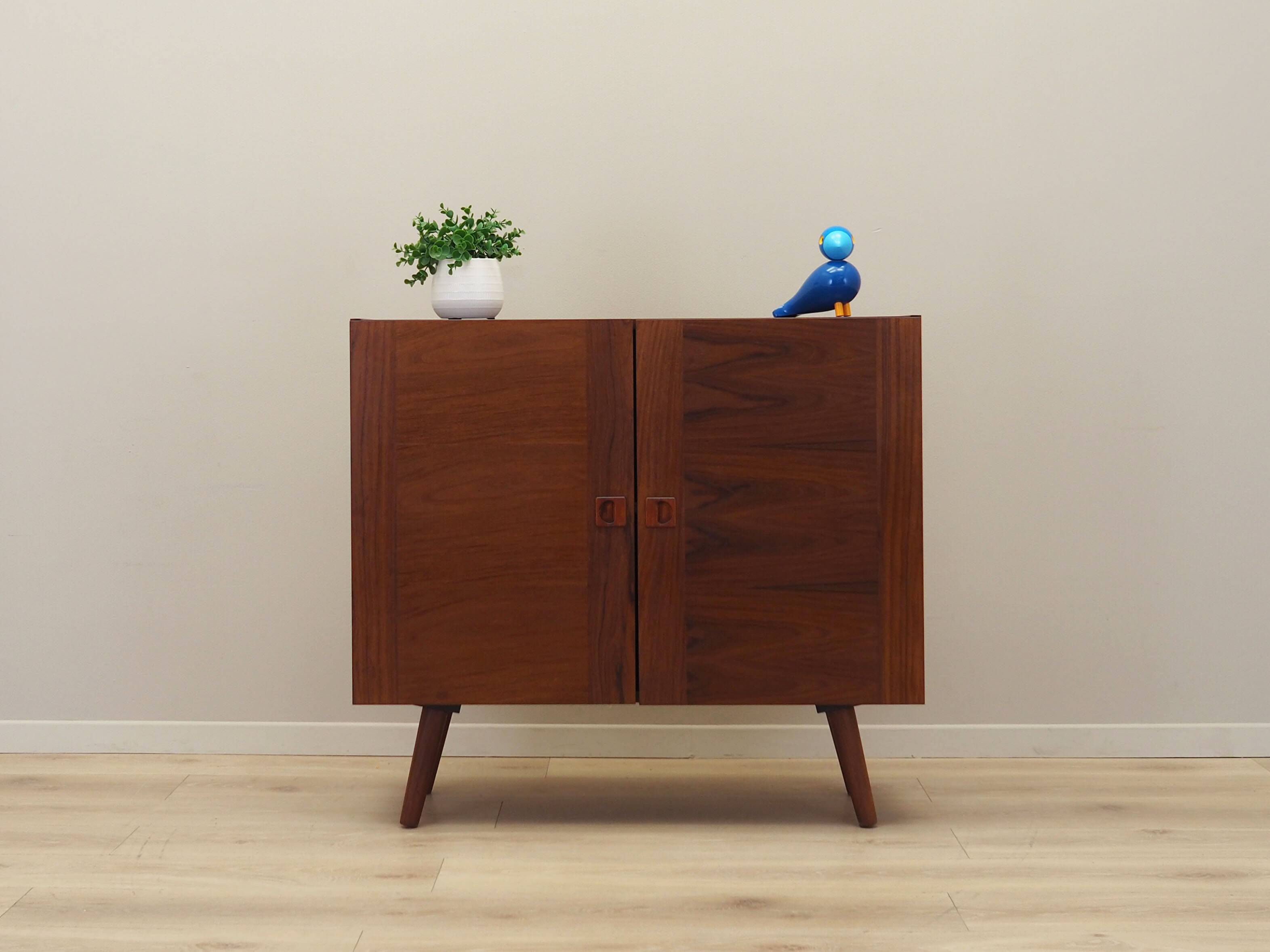 Armoire en palissandre, design danois, années 1970, production : Danemark