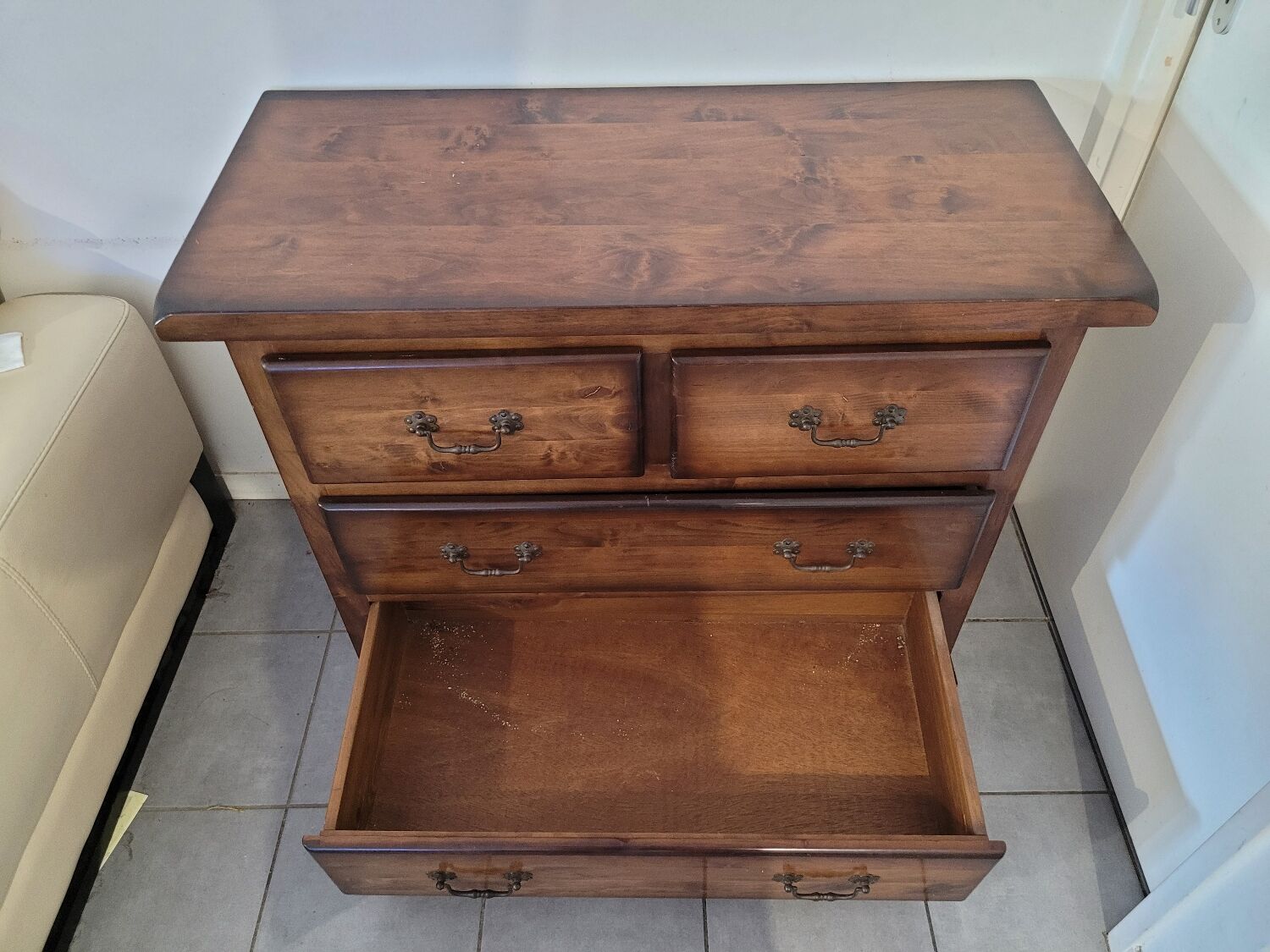 Commode en bois massif
