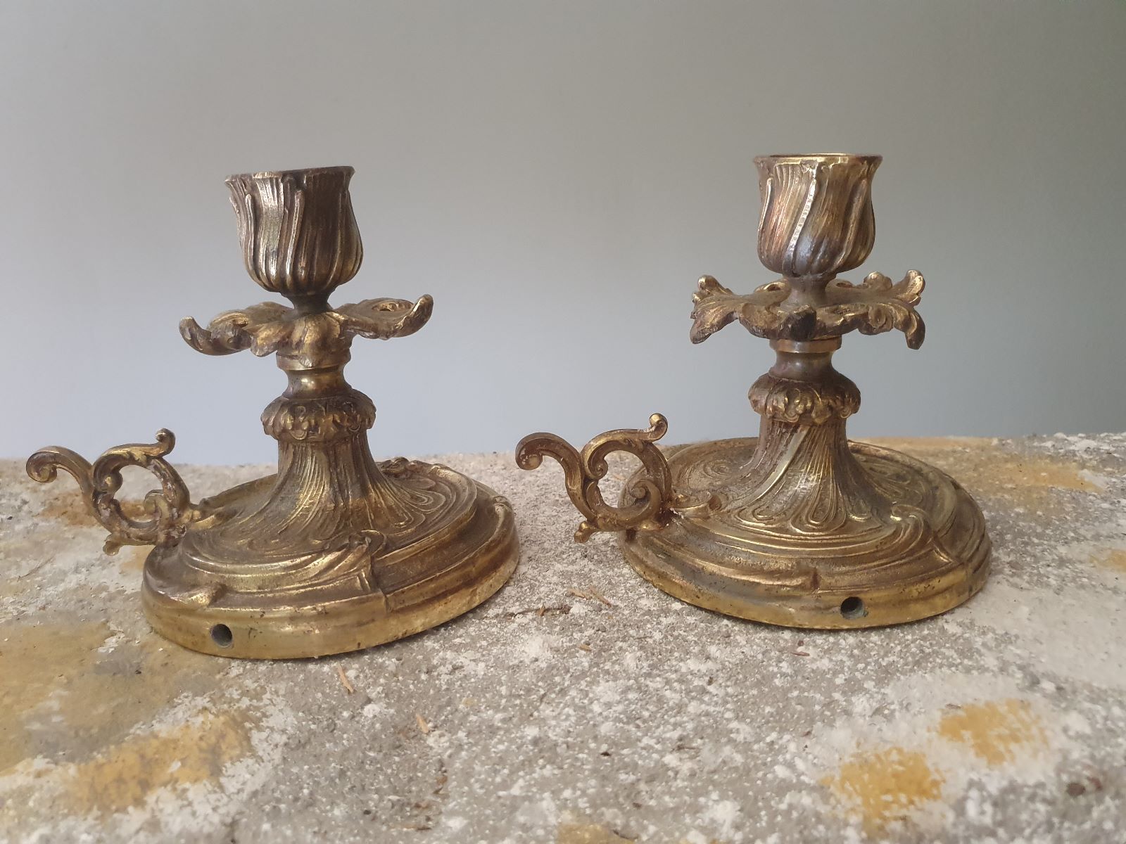 Paire de bougeoirs baroque