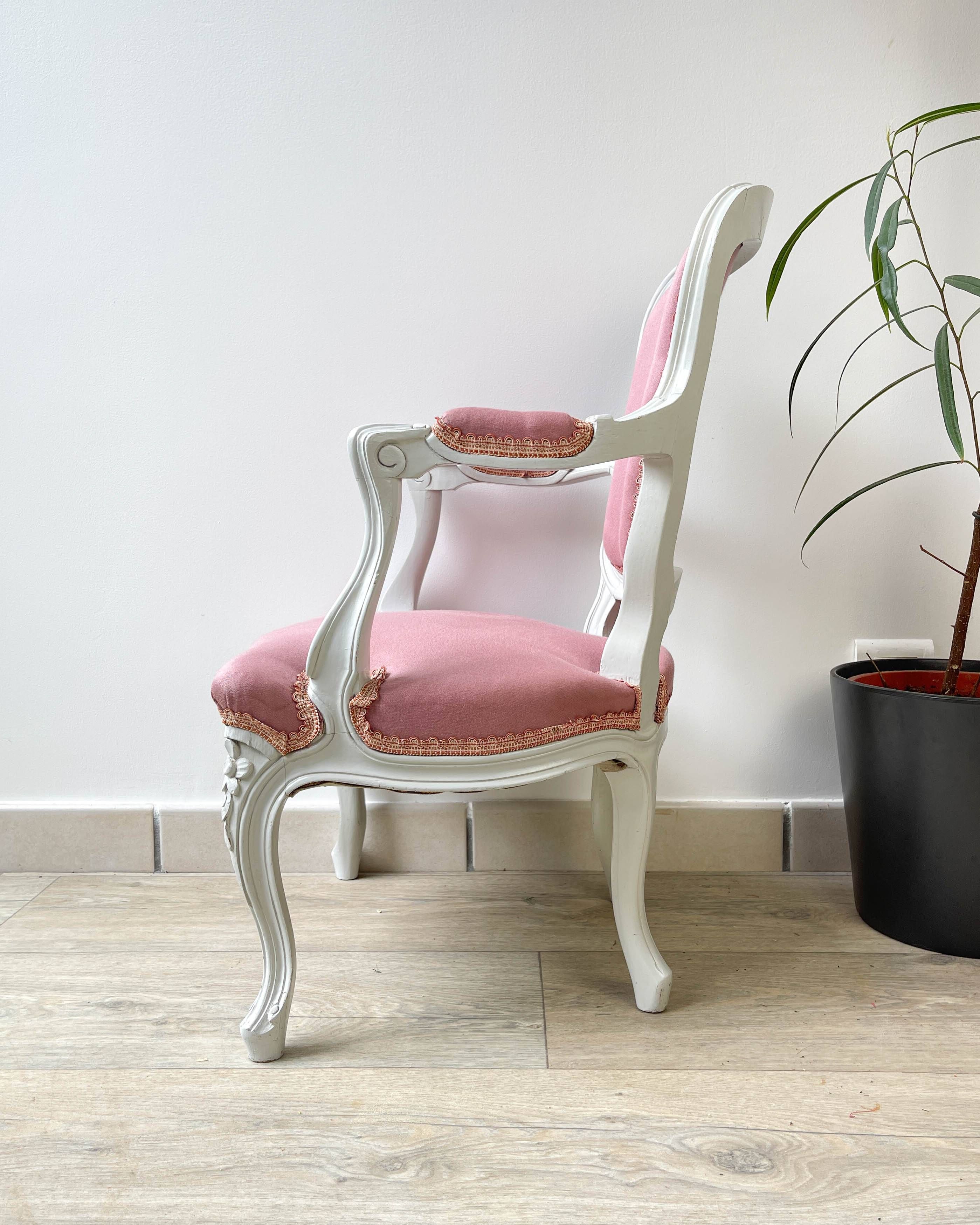 Pink Louis XV style convertible armchair in weathered wood for children