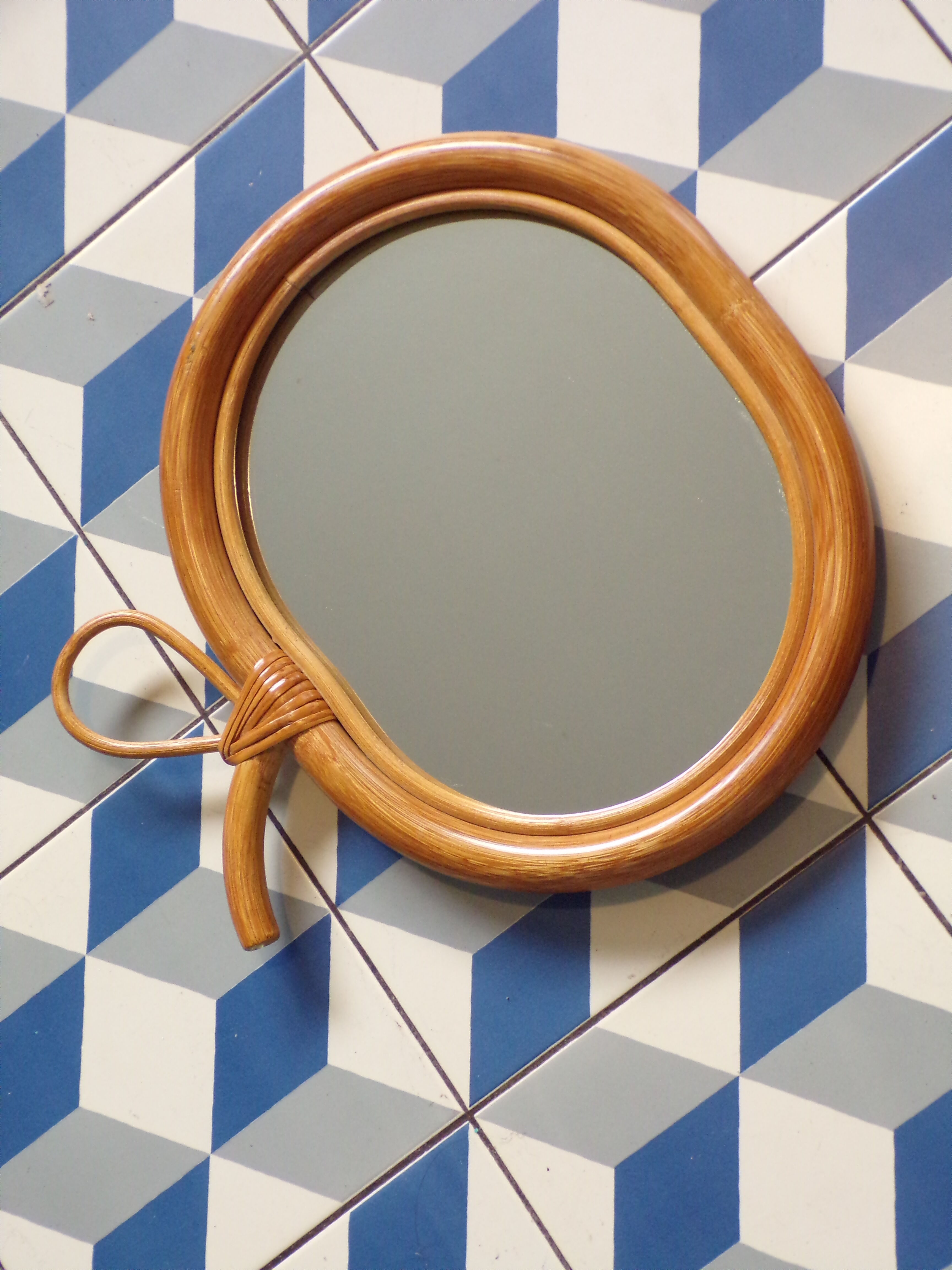 Miroir rotin vintage en forme de pomme