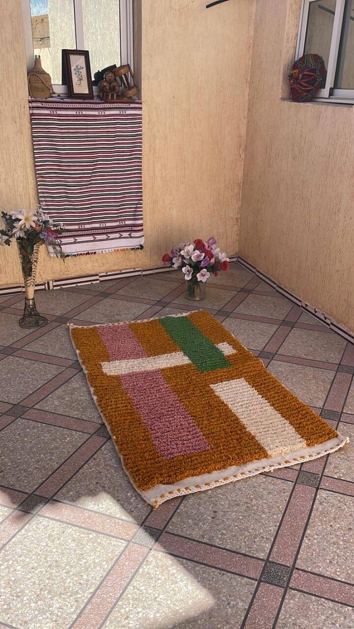 Traditional handmade Berber rug, size 150 x 250 cm