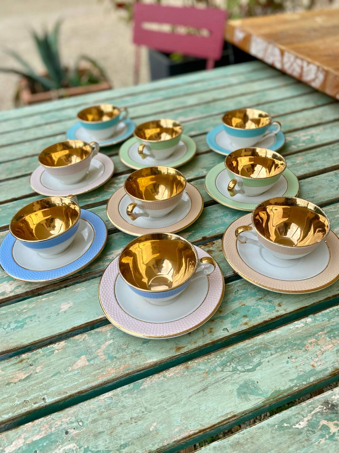 L'Amandinoise colored cup set