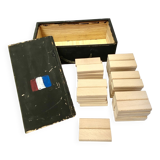 Ancien jeu de construction en bois dans sa mallette de transport - 52 pièces