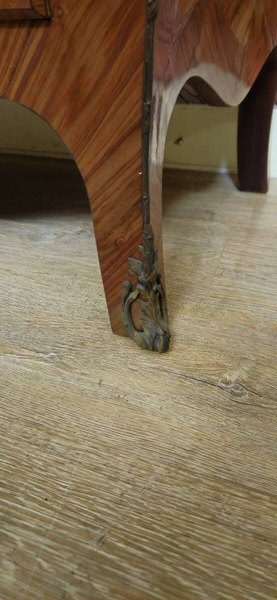 Curved Louis XV style commode with marquetry – Marble top – Gilded bronzes –