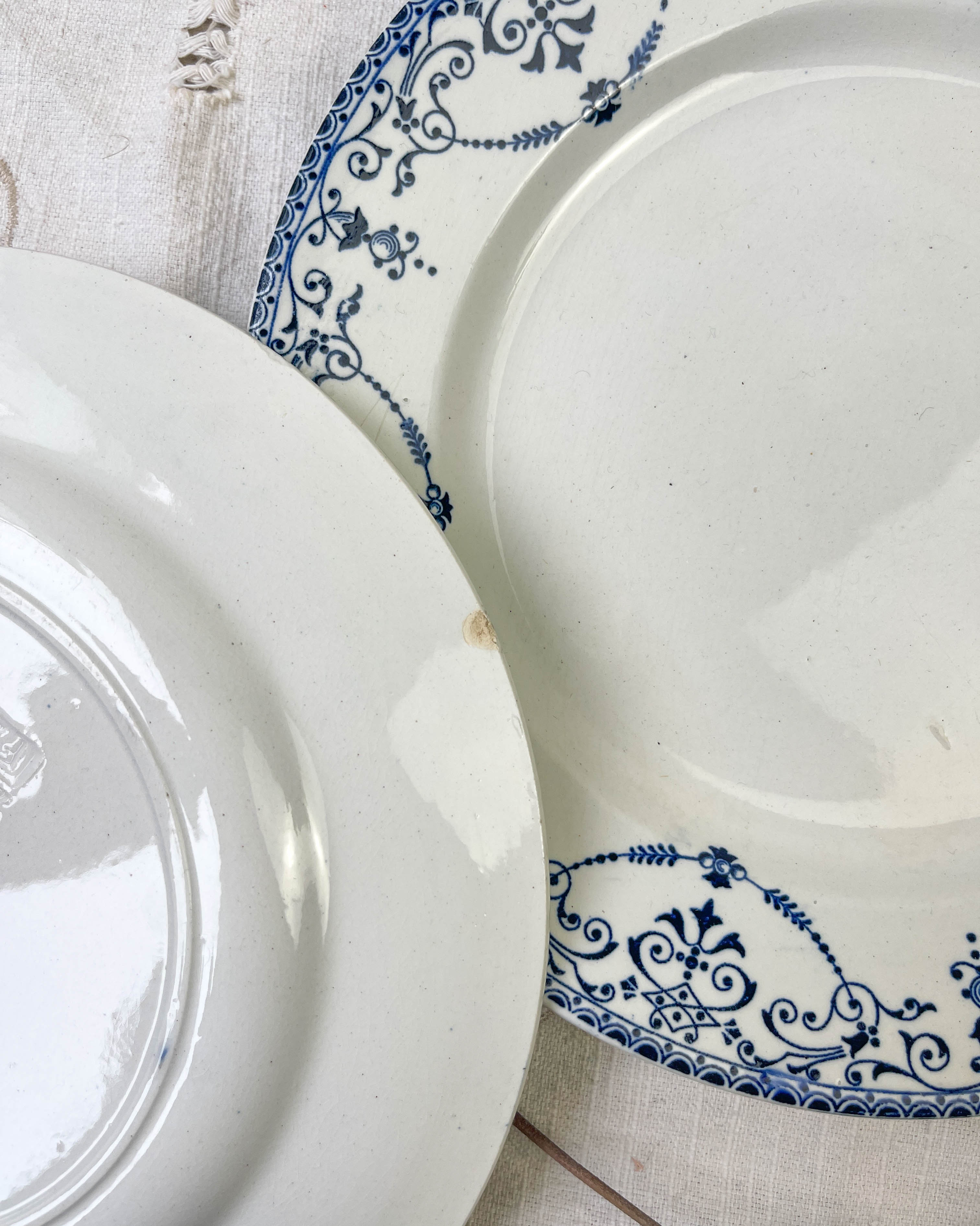 6 flat plates Terre de Fer blue red mismatched